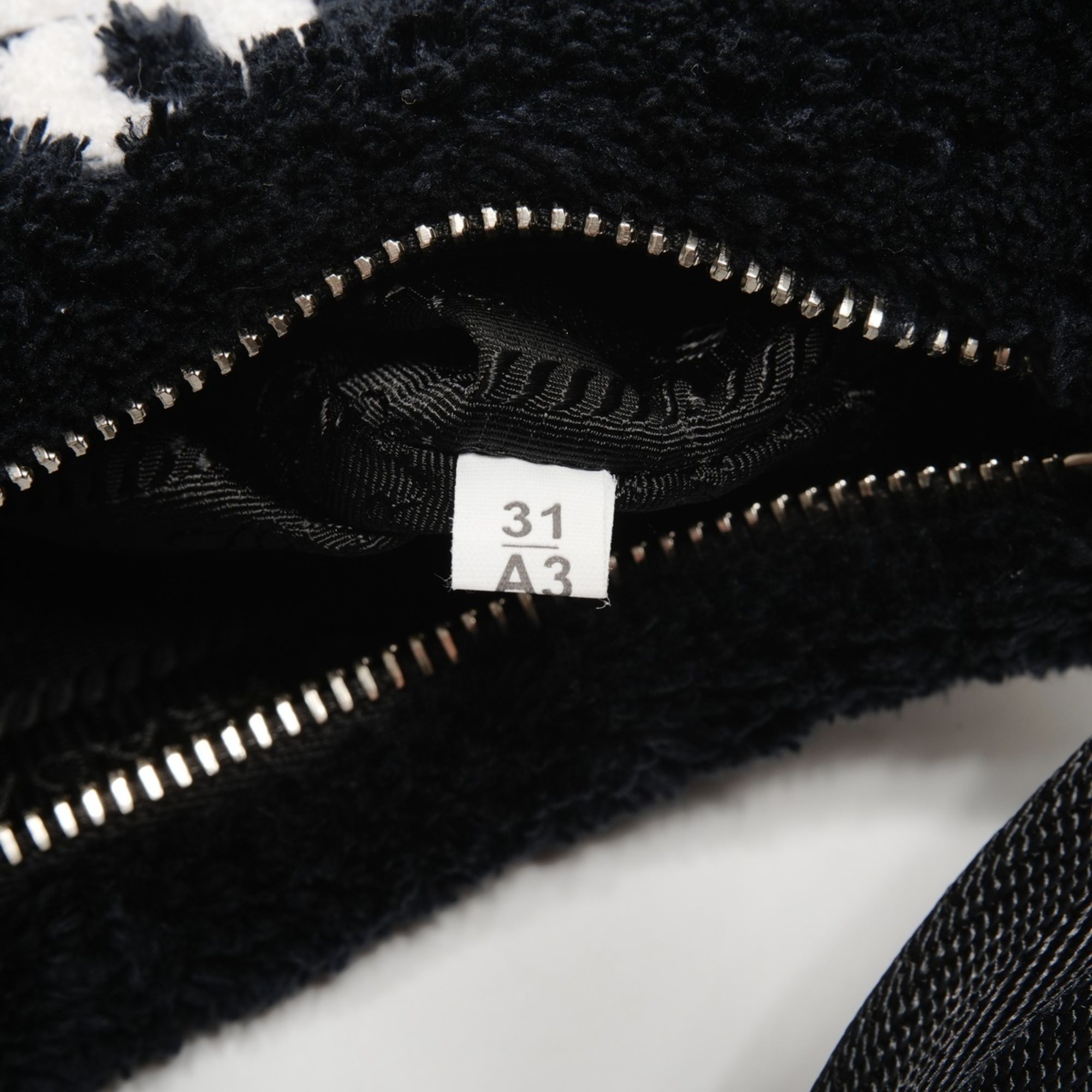 Prada Black Handbag (Pre-Owned) - Prada - Modalova