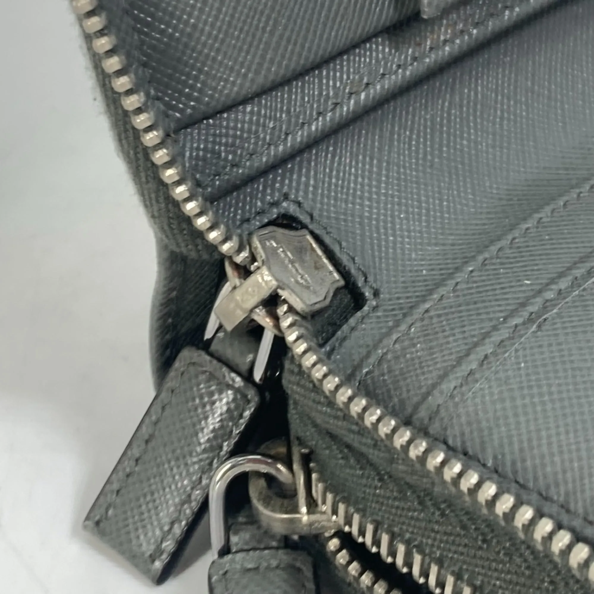 Saffiano Long Wallet (Bi-Fold) (Pre-Owned) - Prada - Modalova