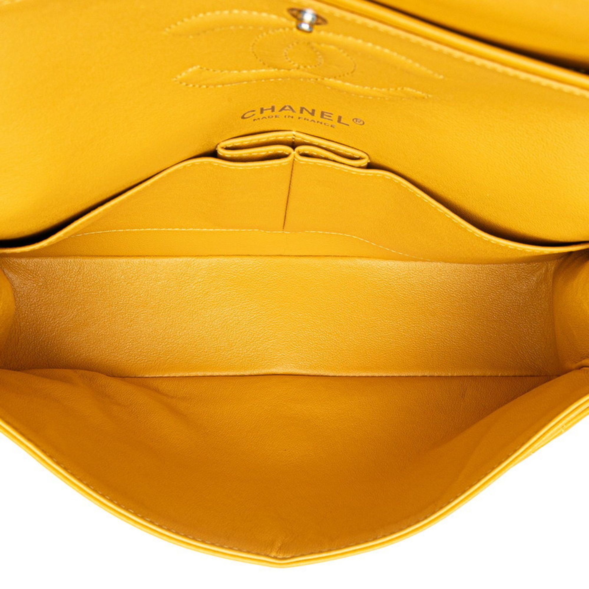 Leather Shoulder Bag (Pre-Owned) - Chanel - Modalova