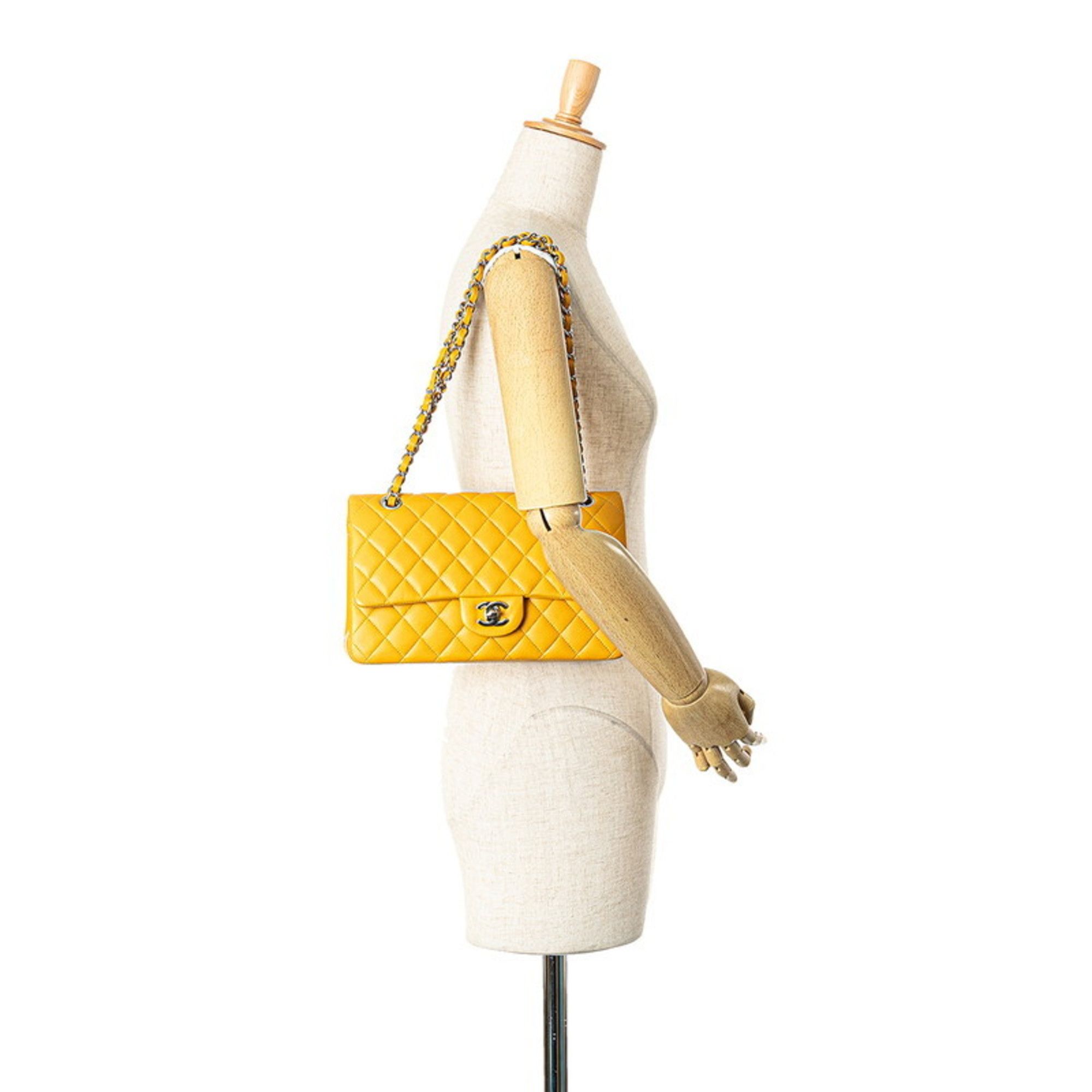 Leather Shoulder Bag (Pre-Owned) - Chanel - Modalova