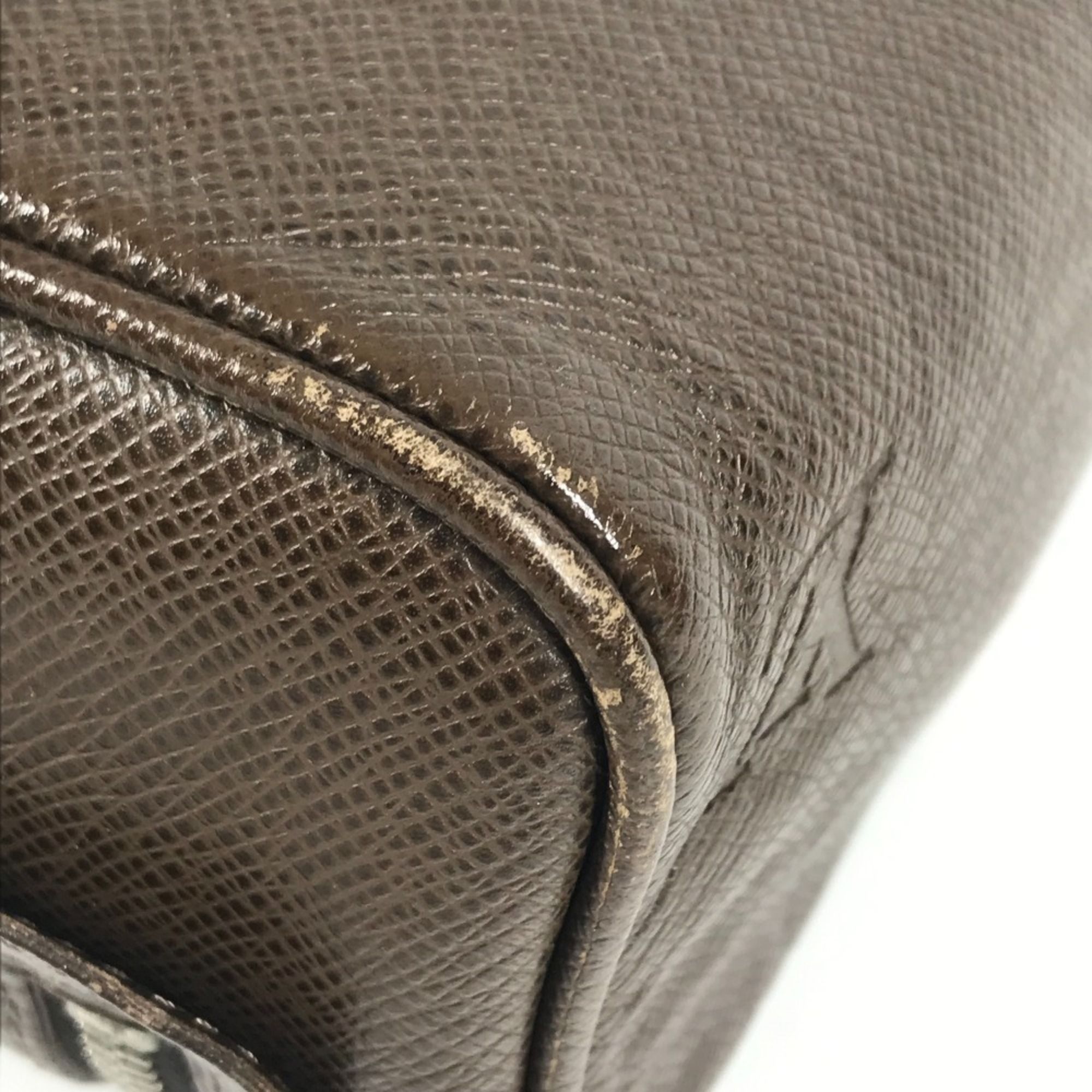 Taiga Leather Pouch (Pre-Owned) - Louis Vuitton - Modalova