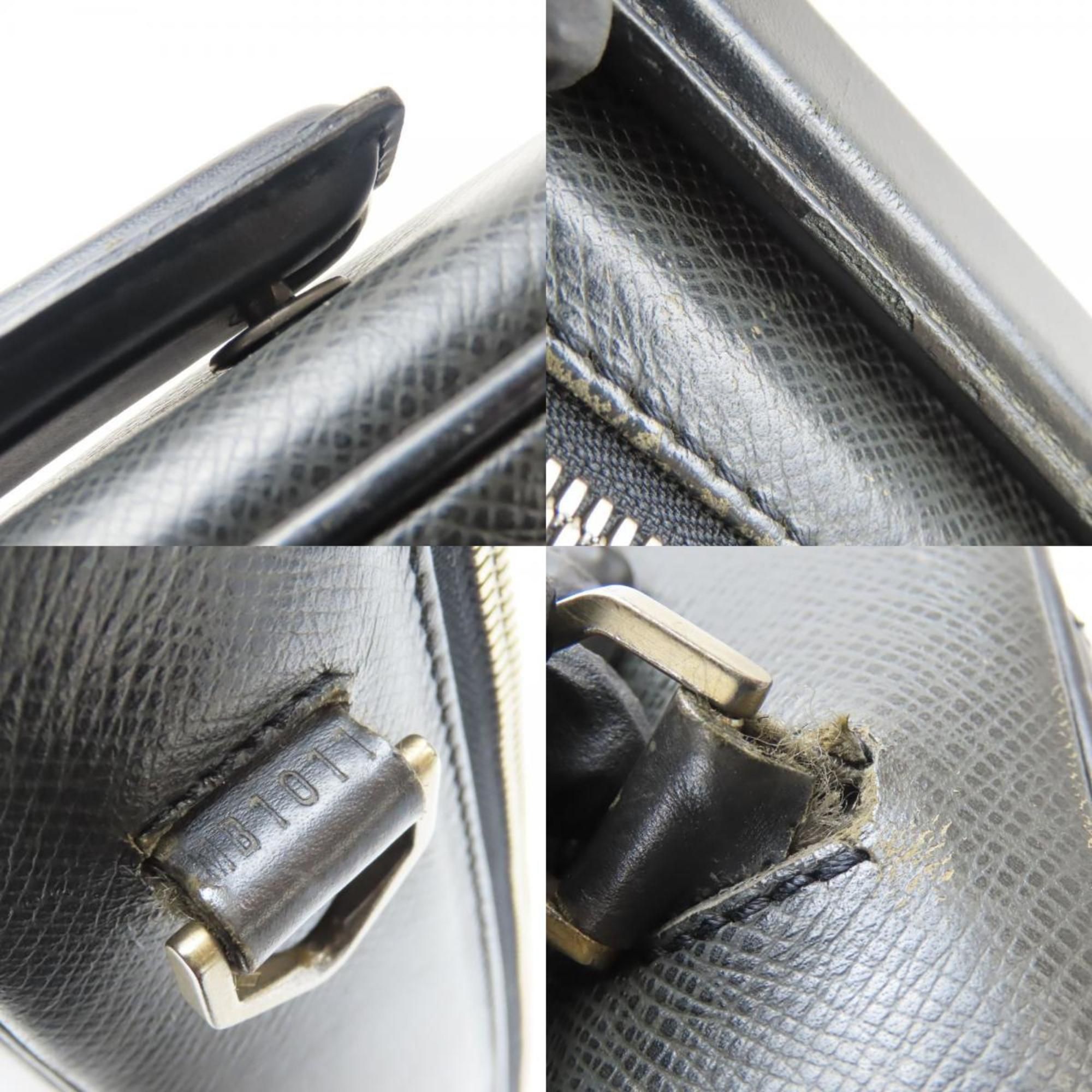 Taiga Leather Shoulder Bag (Pre-Owned) - Louis Vuitton - Modalova