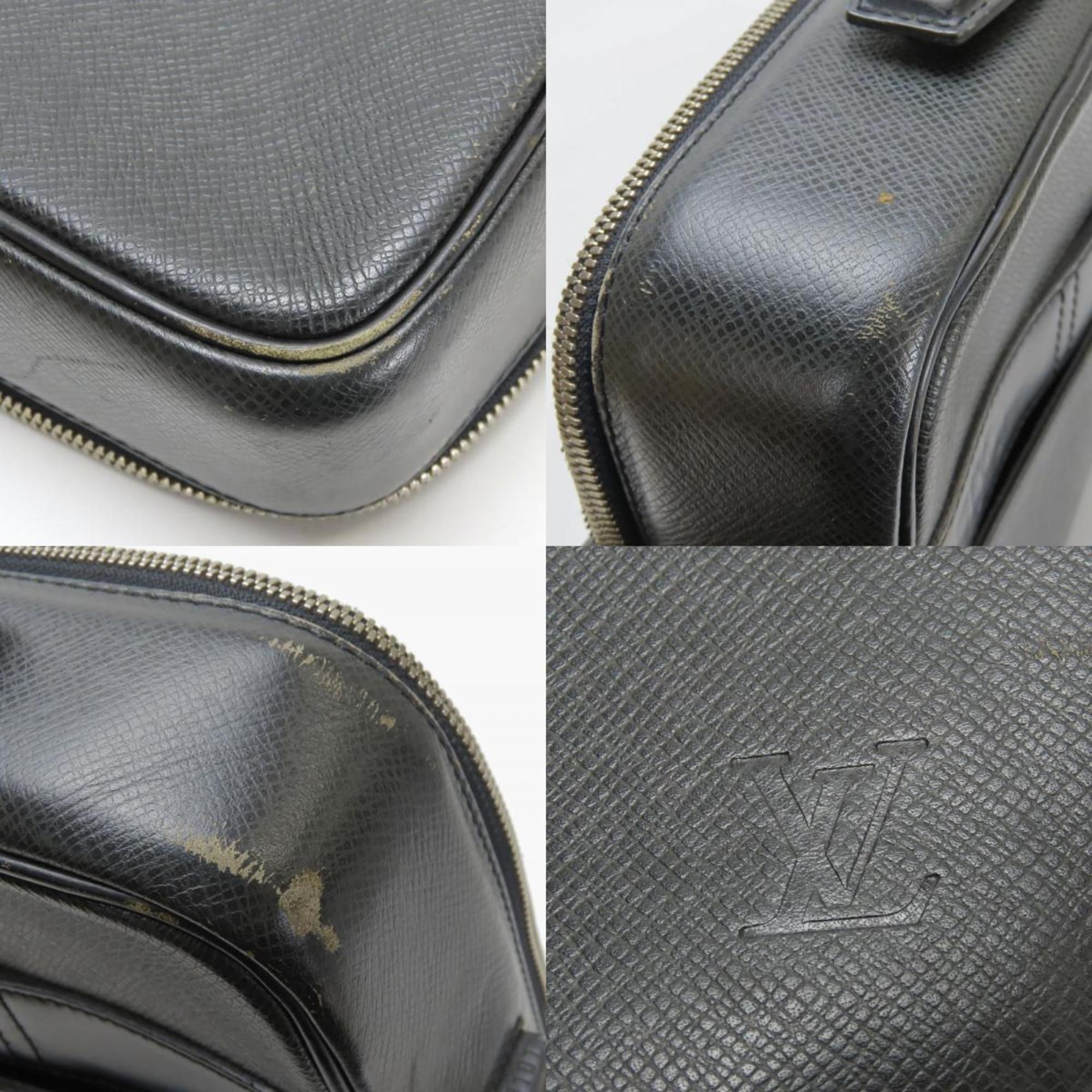 Taiga Leather Shoulder Bag (Pre-Owned) - Louis Vuitton - Modalova