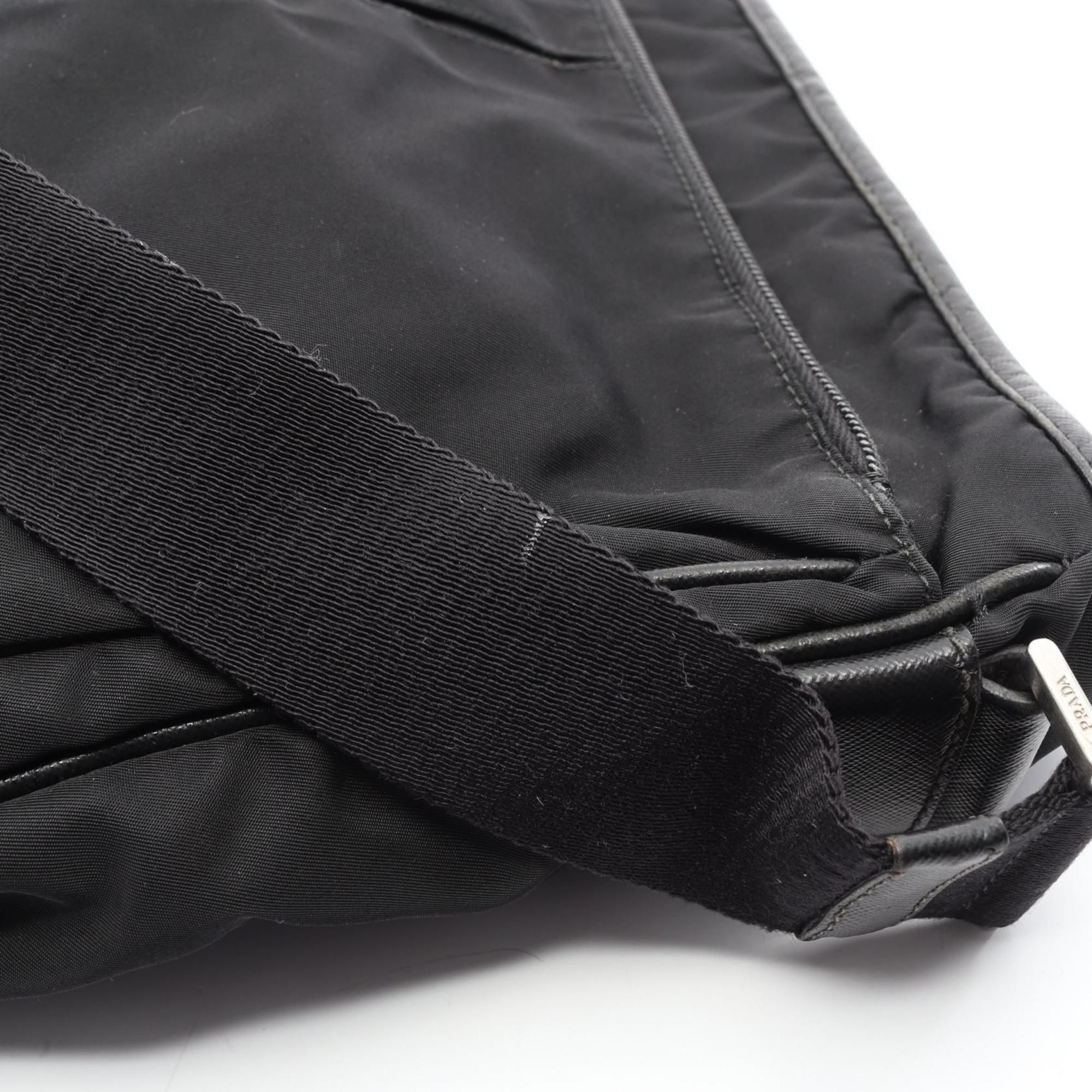 Nylon Saffiano Triangle Shoulder Bag (Pre-Owned) - Prada - Modalova