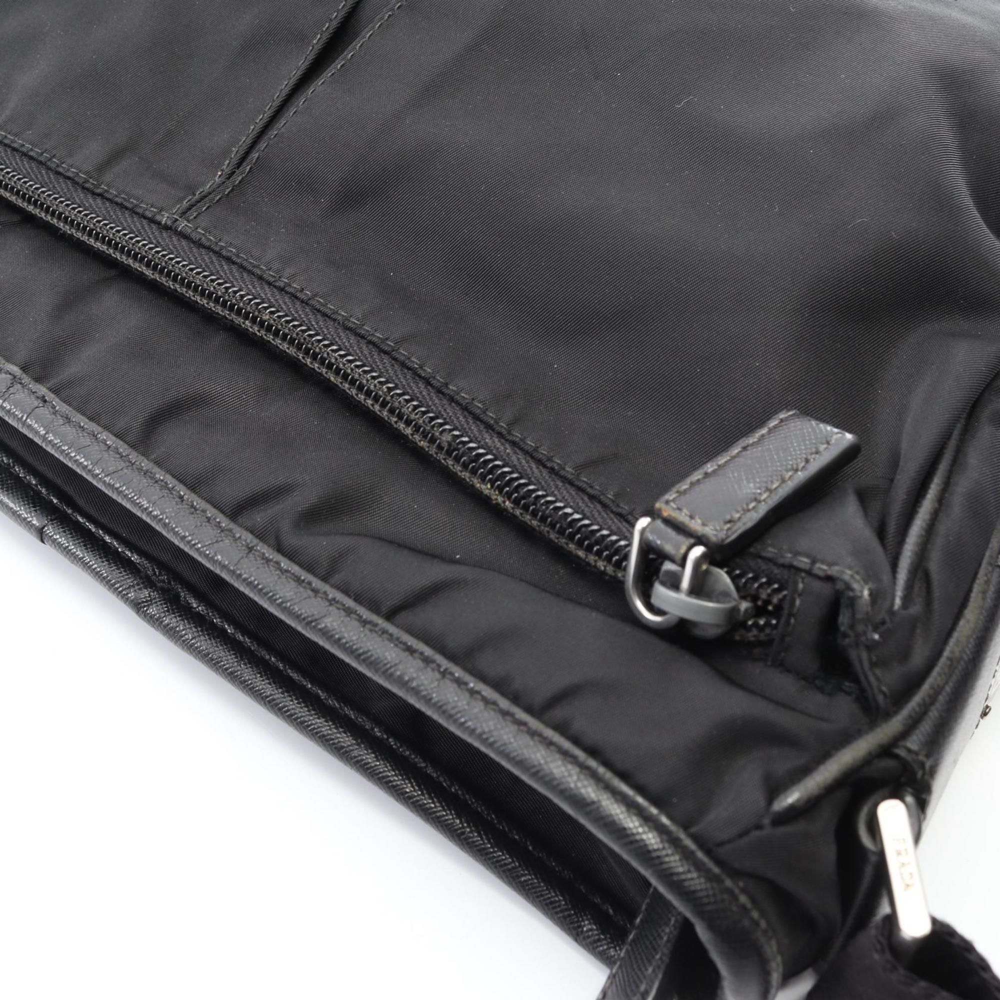 Nylon Saffiano Triangle Shoulder Bag (Pre-Owned) - Prada - Modalova