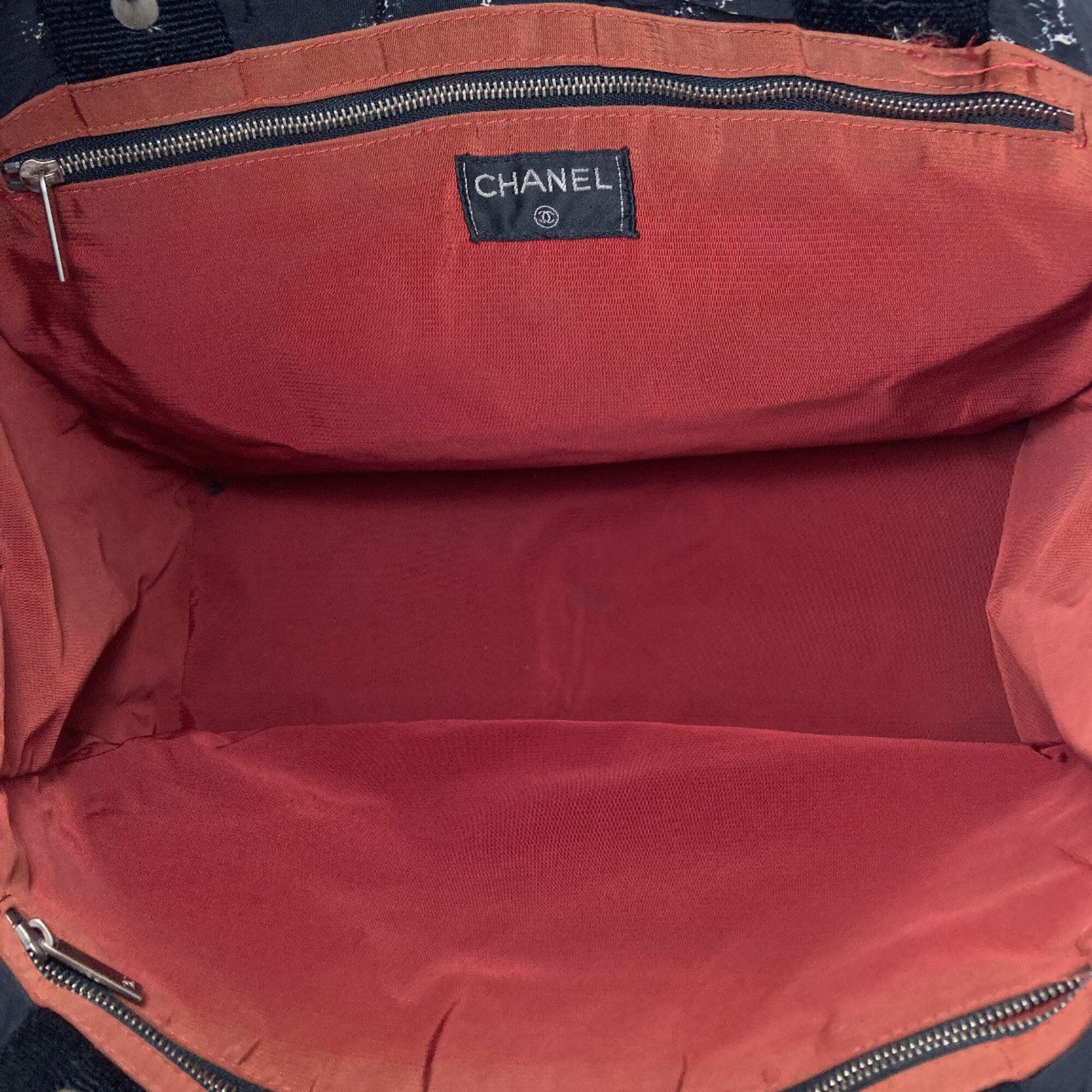 Nylon Handbag (Pre-Owned) - Chanel - Modalova