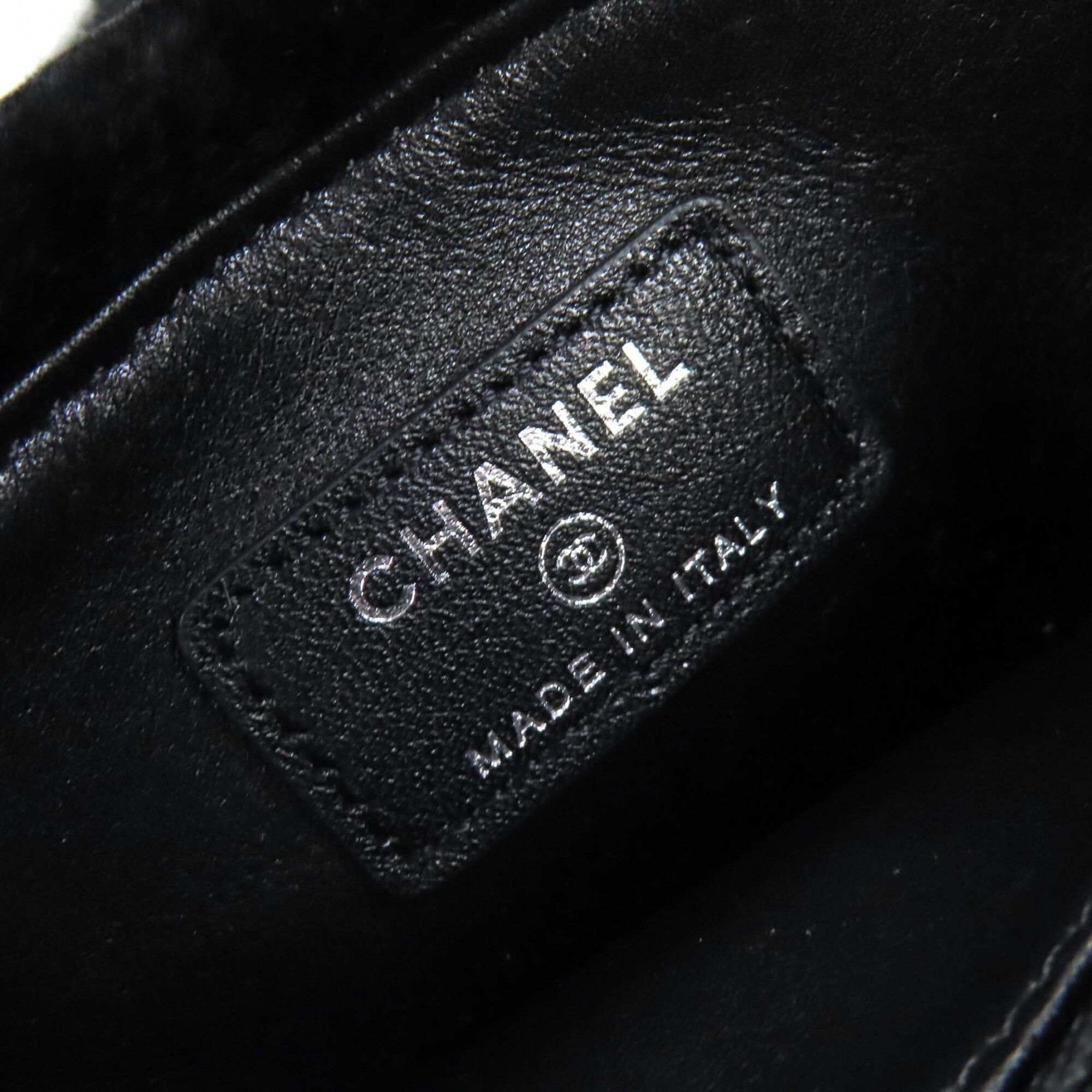 Chanel Black Pouch (Pre-Owned) - Chanel - Modalova