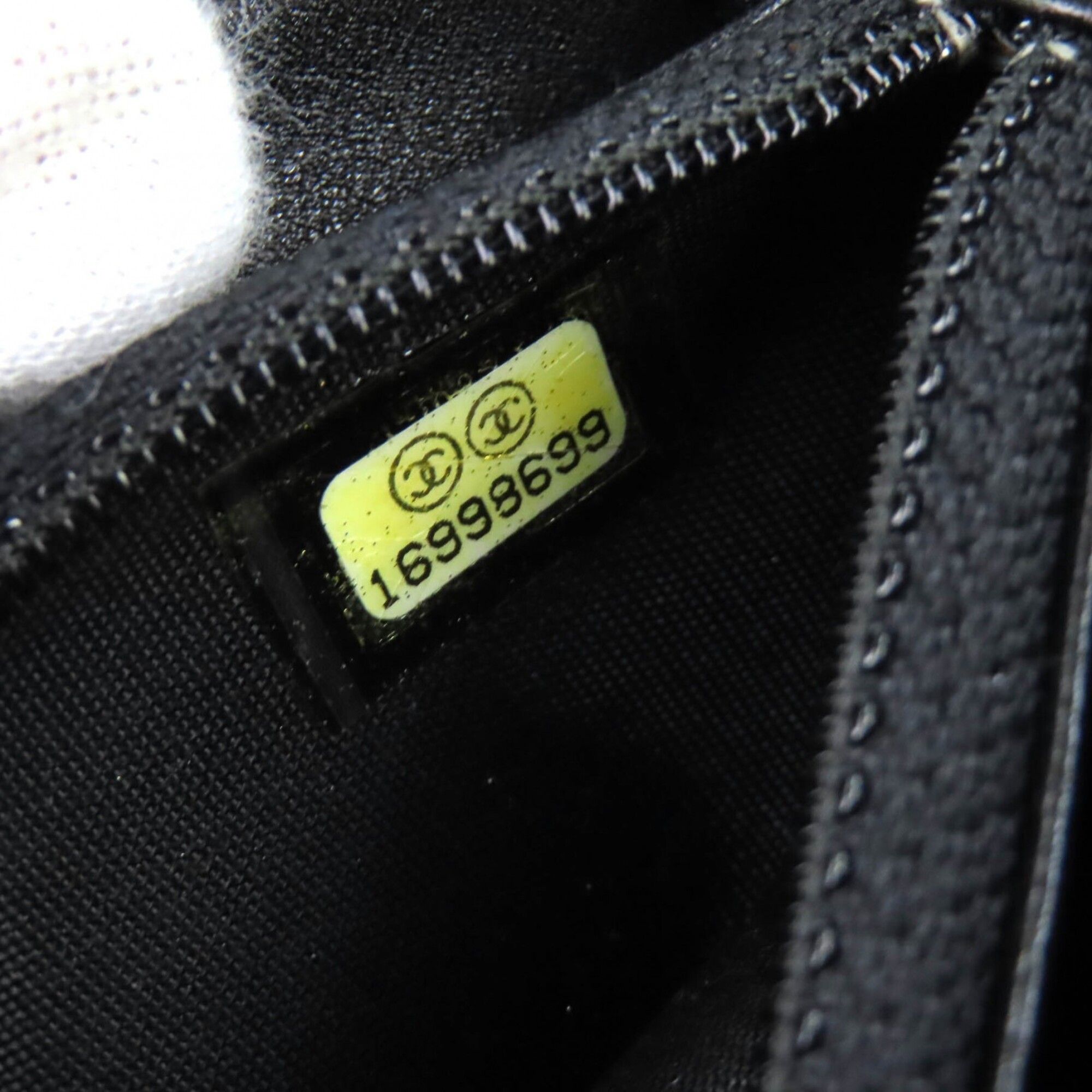 Chanel Black Pouch (Pre-Owned) - Chanel - Modalova