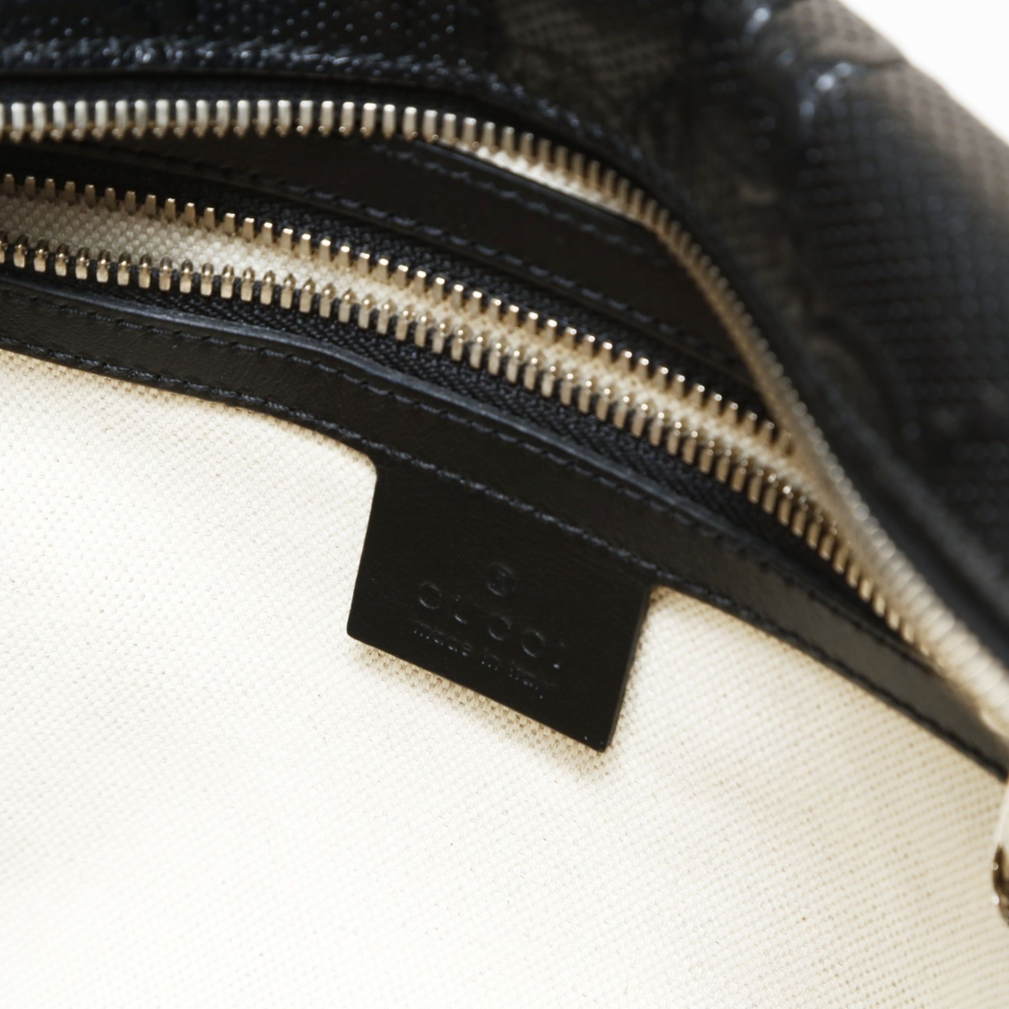 Embossed Shoulder Bag (Pre-Owned) - Gucci - Modalova