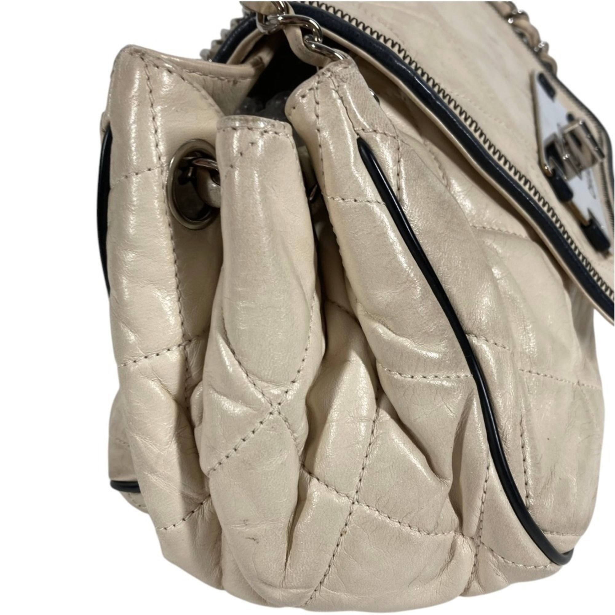 Leather Shoulder Bag (Pre-Owned) - Chanel - Modalova