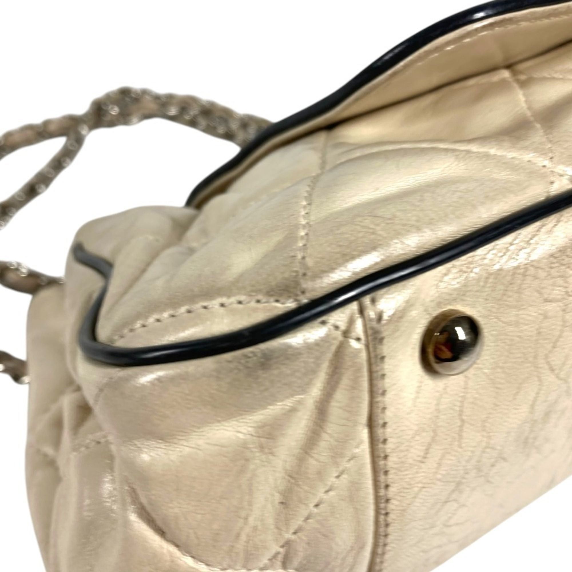 Leather Shoulder Bag (Pre-Owned) - Chanel - Modalova