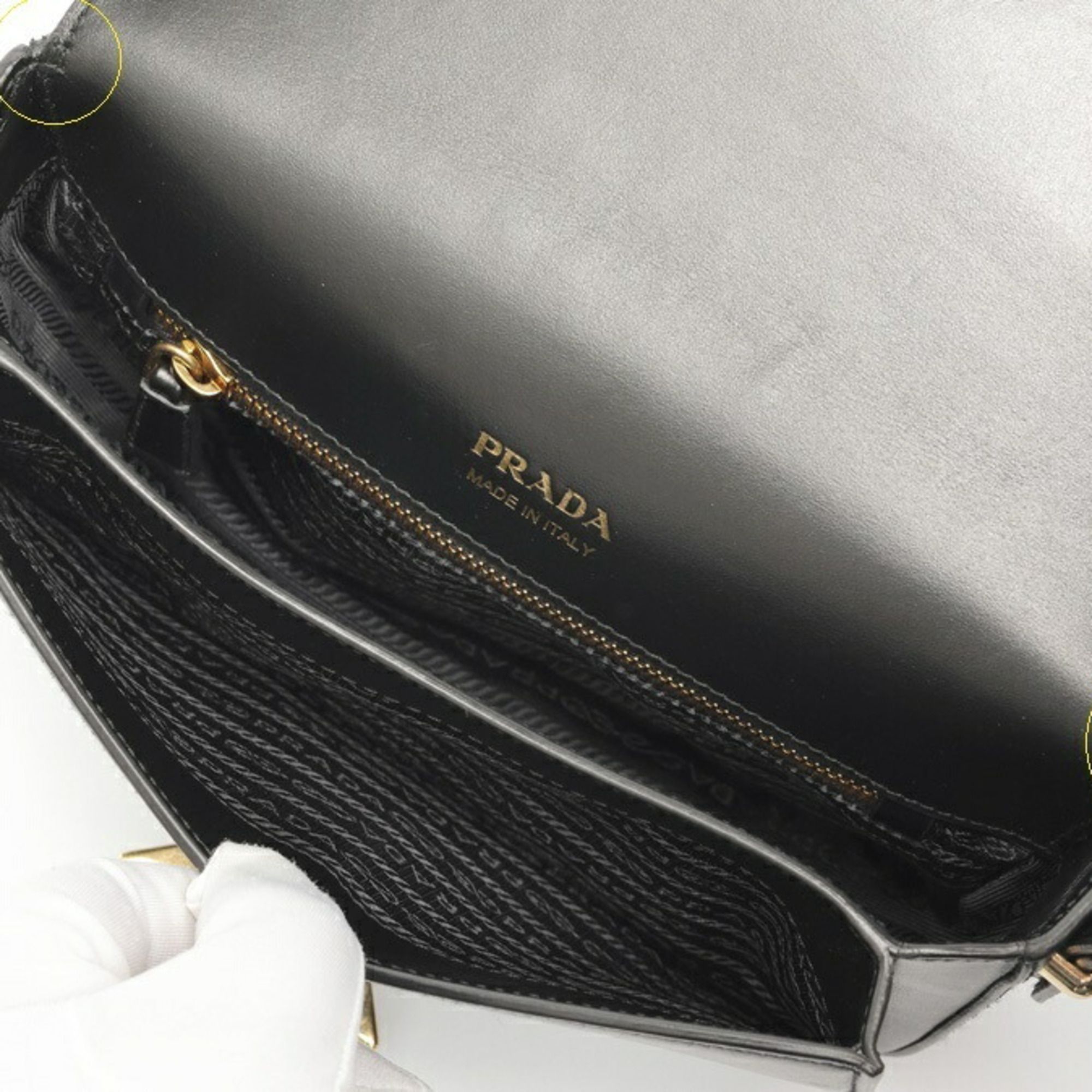 Leather Shoulder Bag (Pre-Owned) - Prada - Modalova