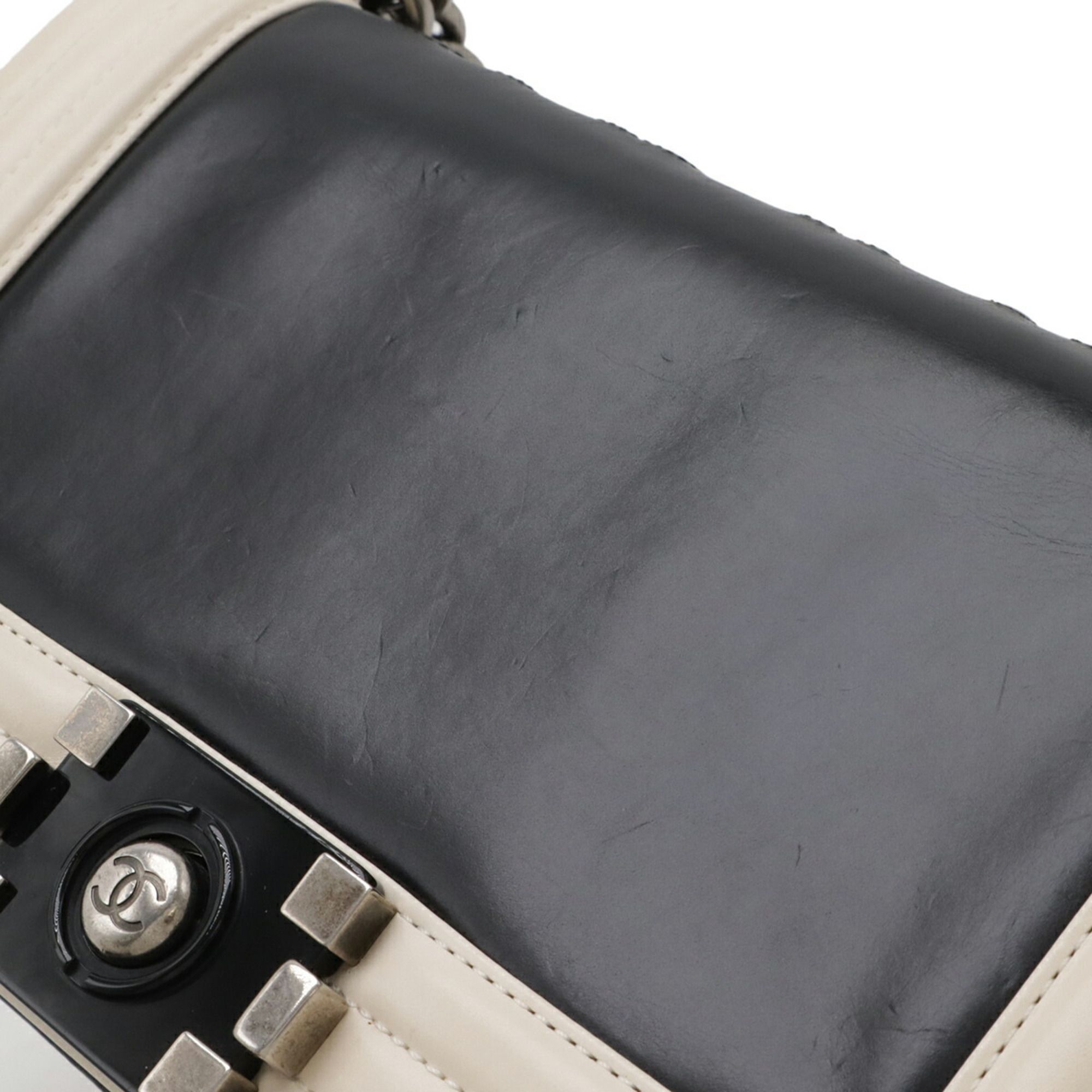 Leather Shoulder Bag (Pre-Owned) - Chanel - Modalova