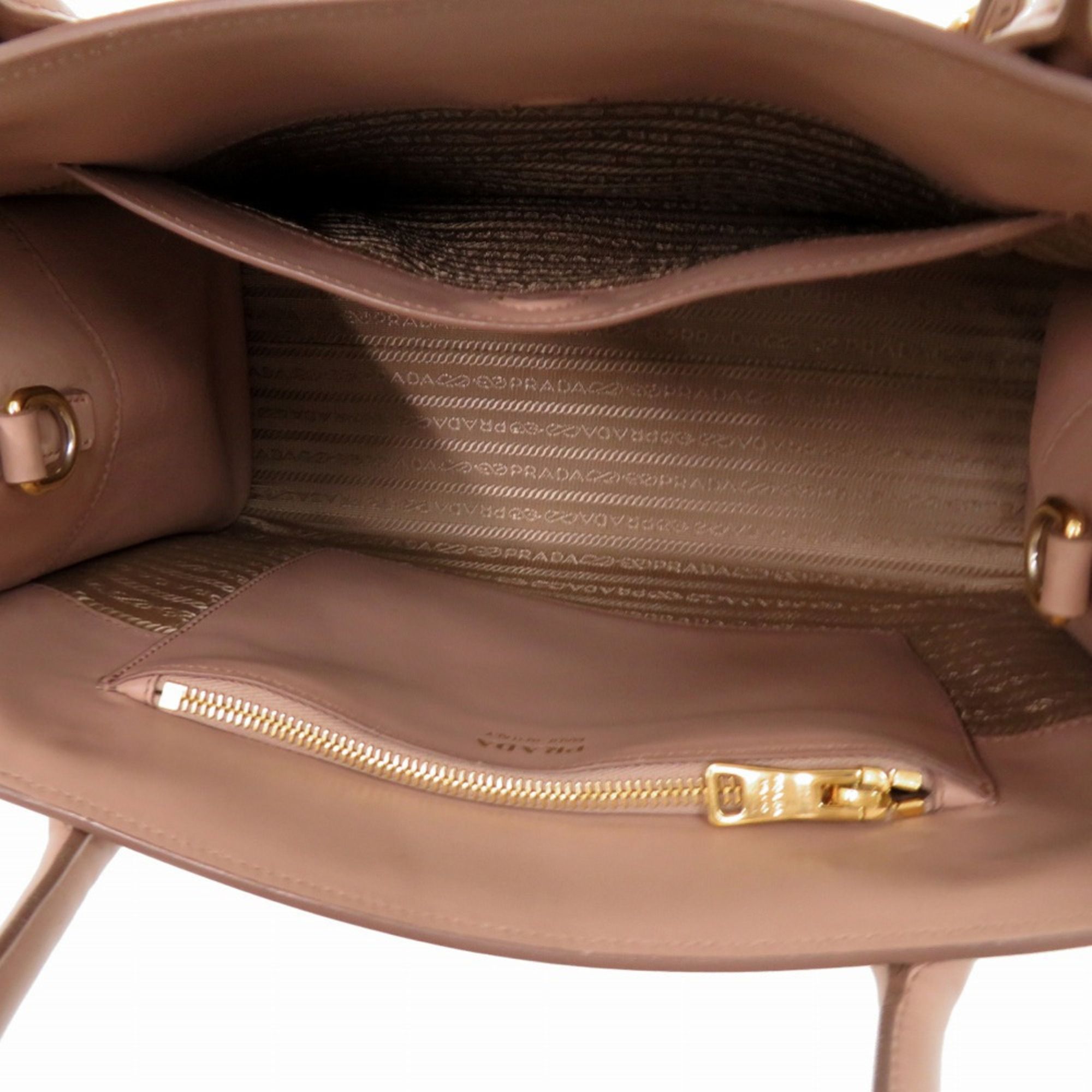 Leather Saffiano Handbag (Pre-Owned) - Prada - Modalova
