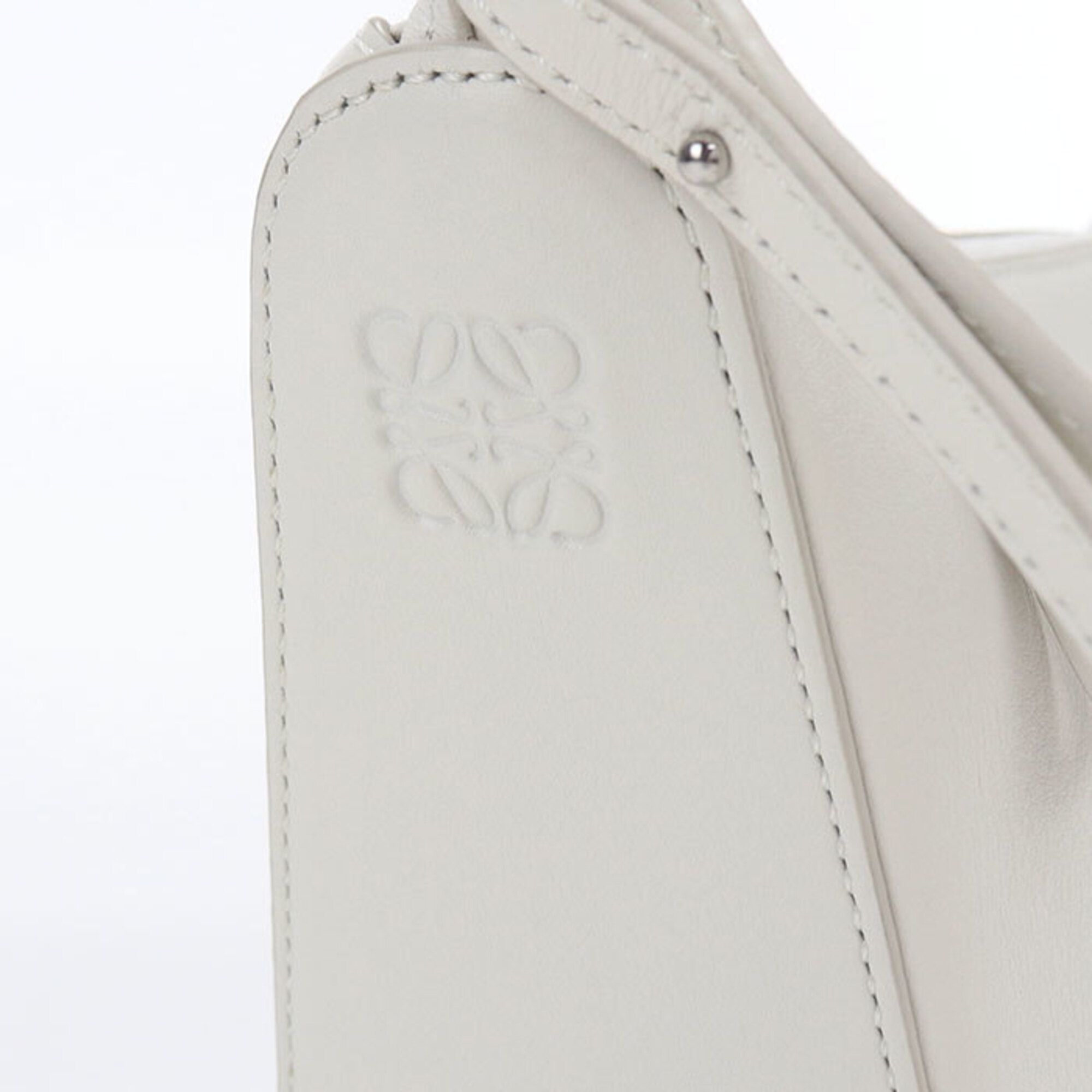 Leather Shoulder Bag (Pre-Owned) - Loewe - Modalova