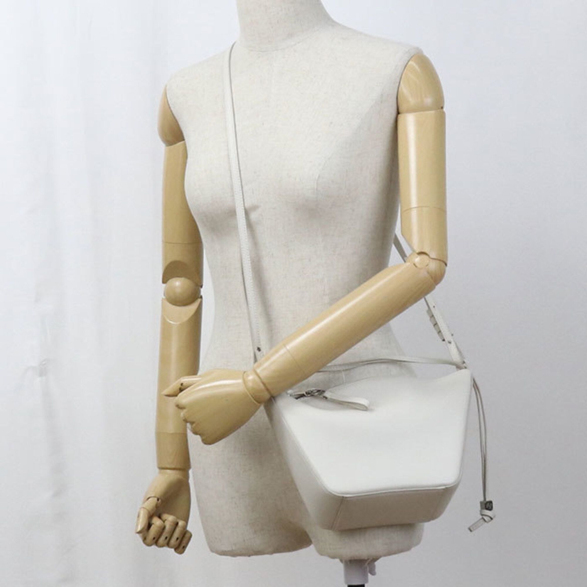 Leather Shoulder Bag (Pre-Owned) - Loewe - Modalova
