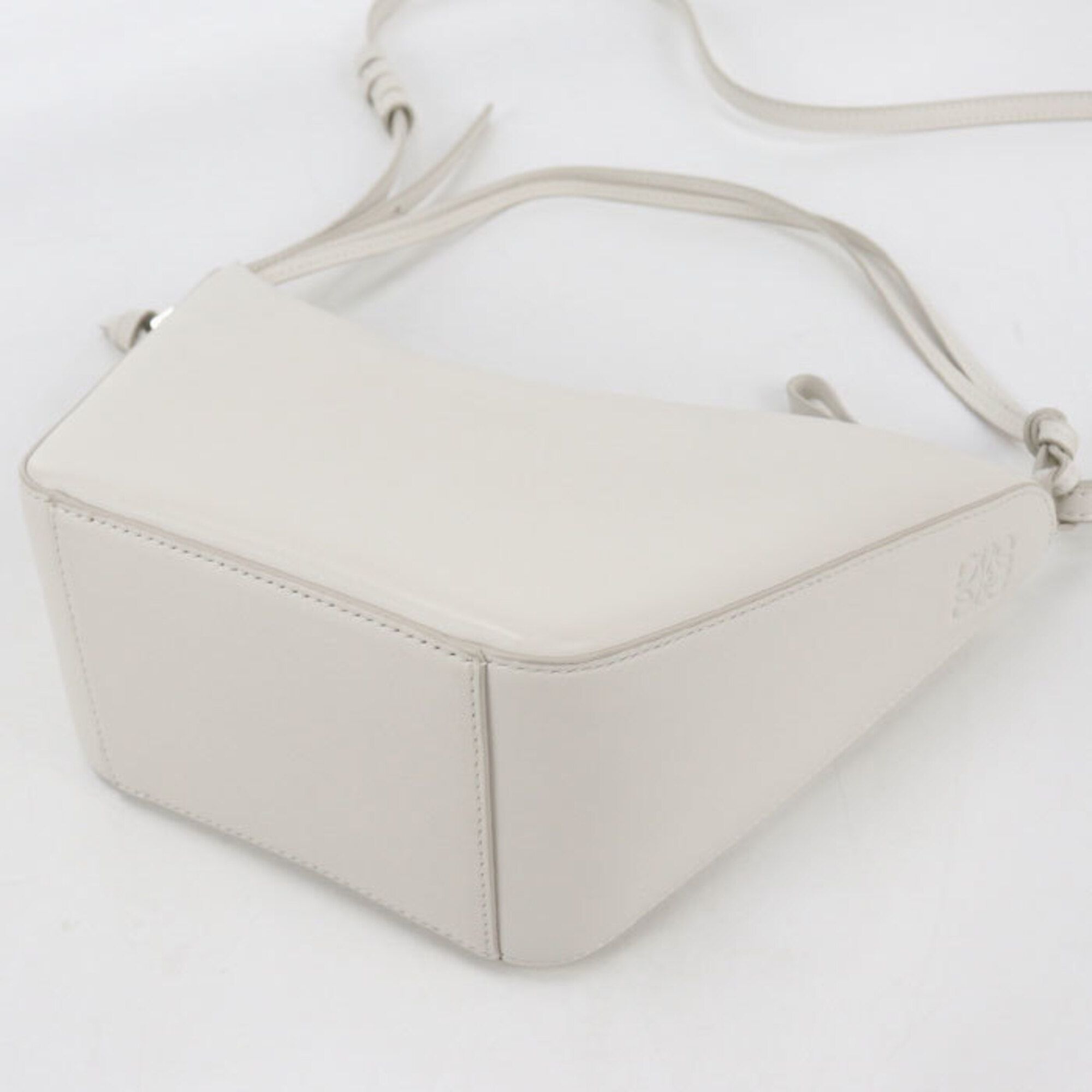 Leather Shoulder Bag (Pre-Owned) - Loewe - Modalova