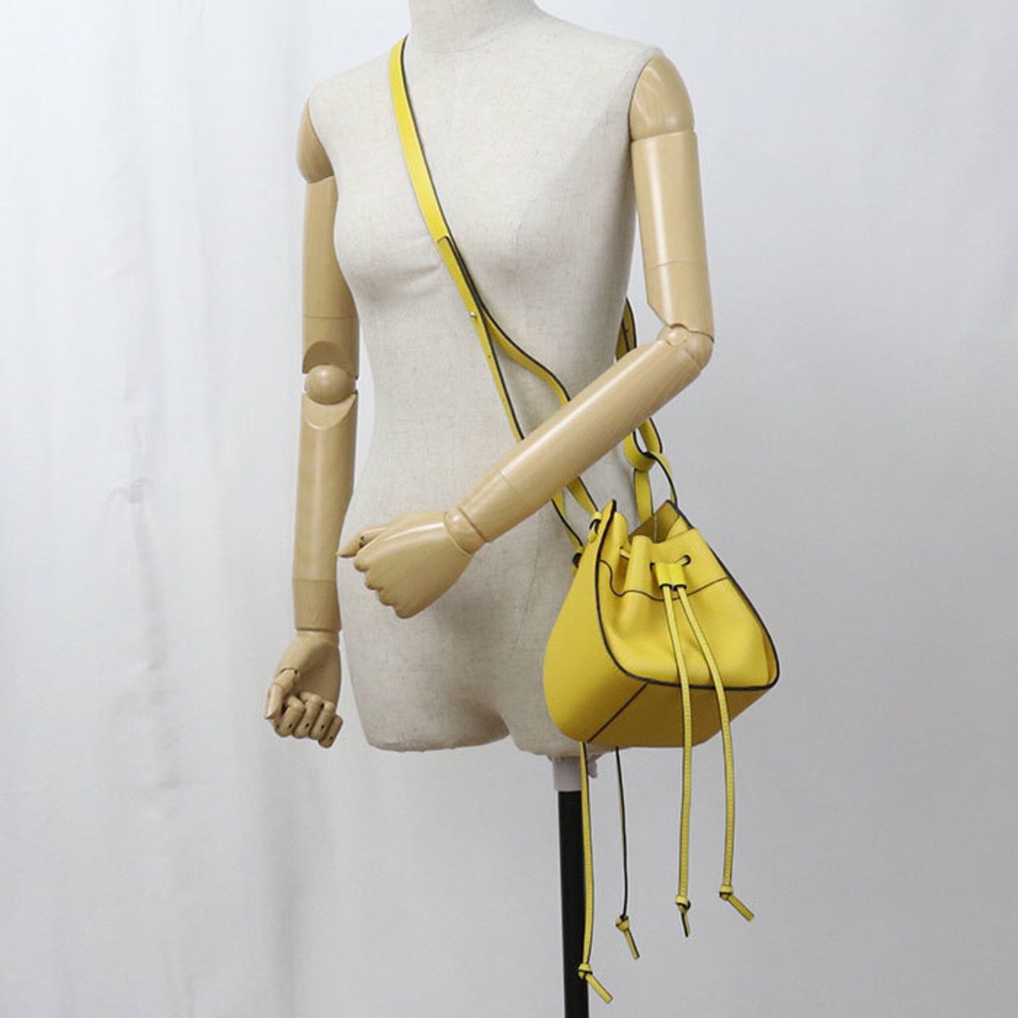Leather Handbag (Pre-Owned) - Loewe - Modalova
