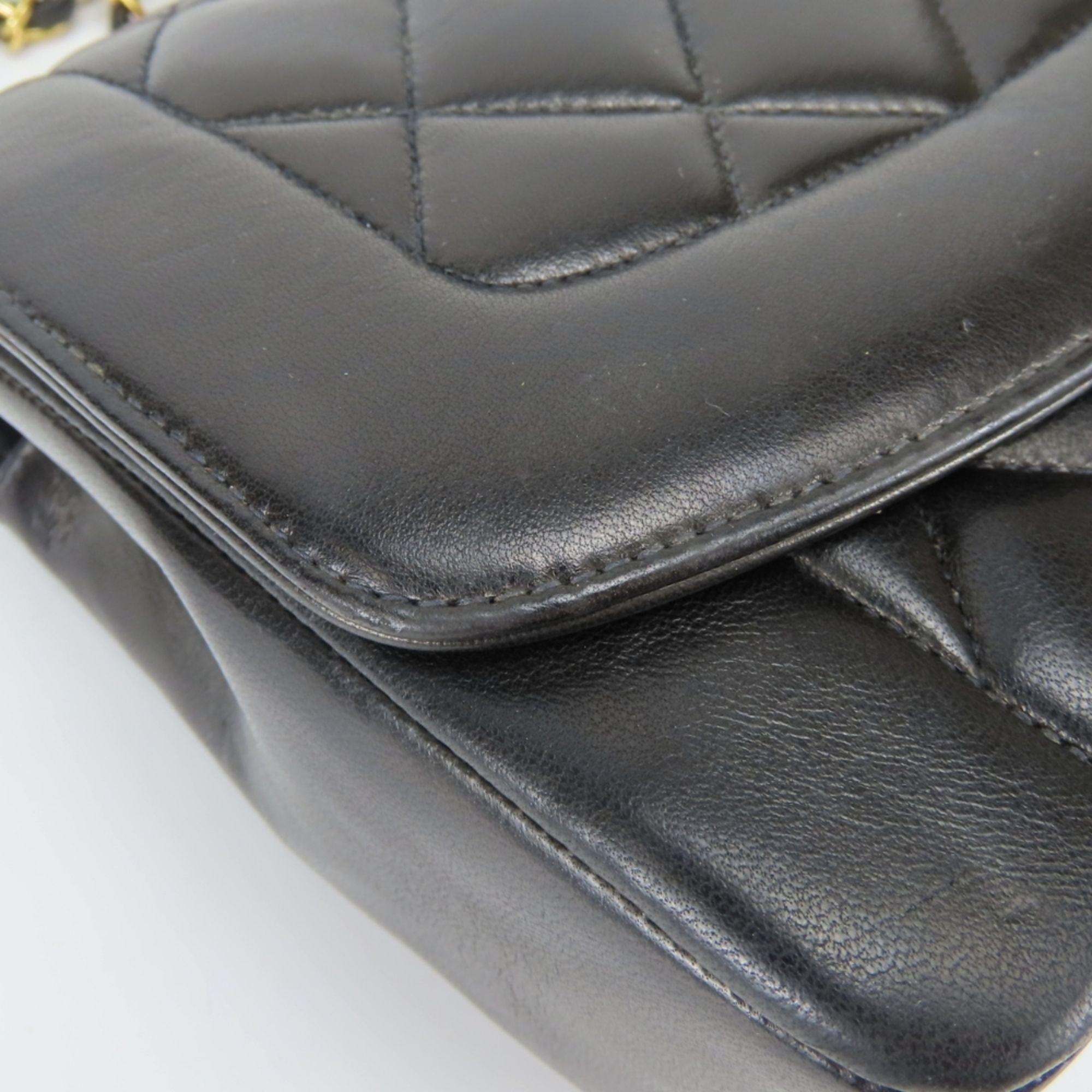 Leather Shoulder Bag (Pre-Owned) - Chanel - Modalova
