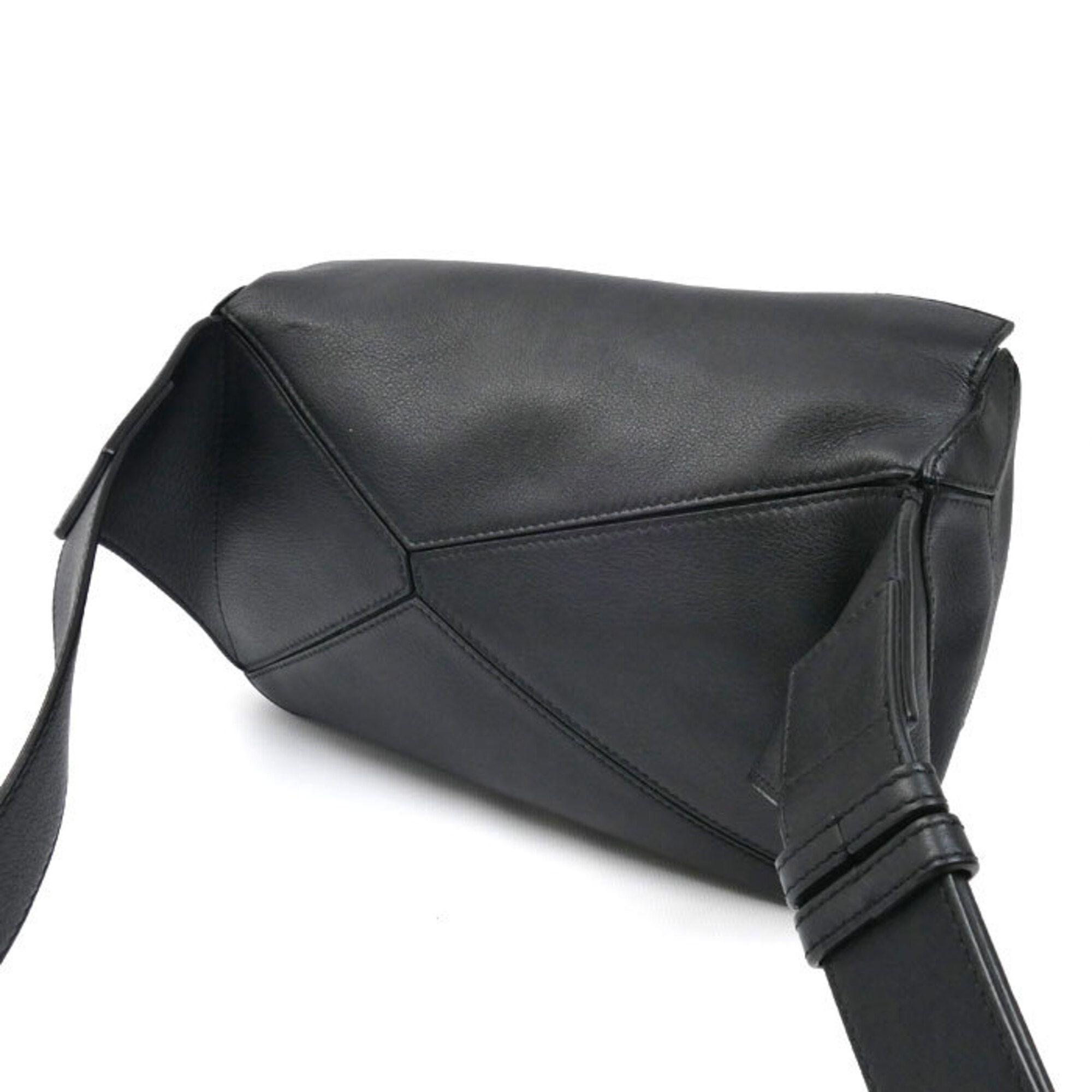 Loewe Black Sling Bag (Pre-Owned) - Loewe - Modalova