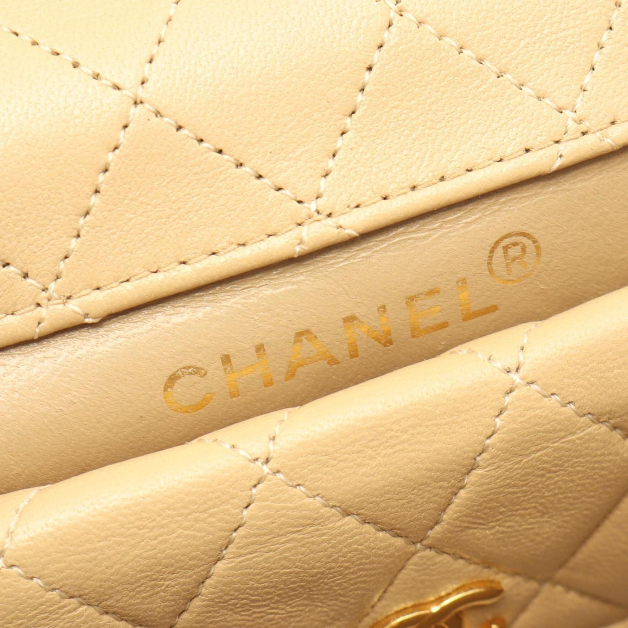 Matelasse Leather Handbag Shoulder Bag (Pre-Owned) - Chanel - Modalova