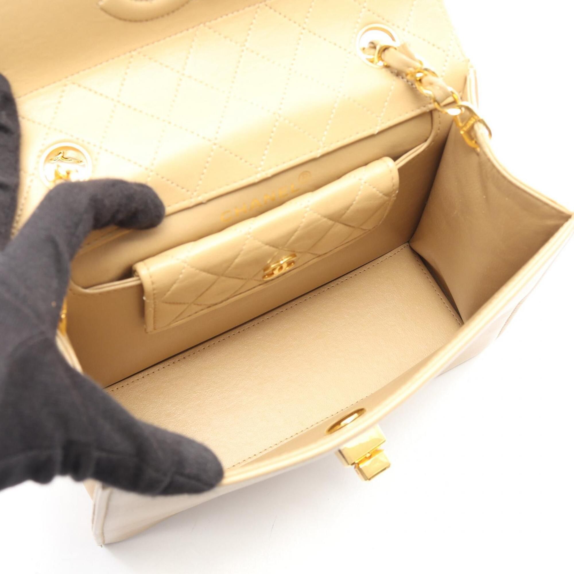 Matelasse Leather Handbag Shoulder Bag (Pre-Owned) - Chanel - Modalova