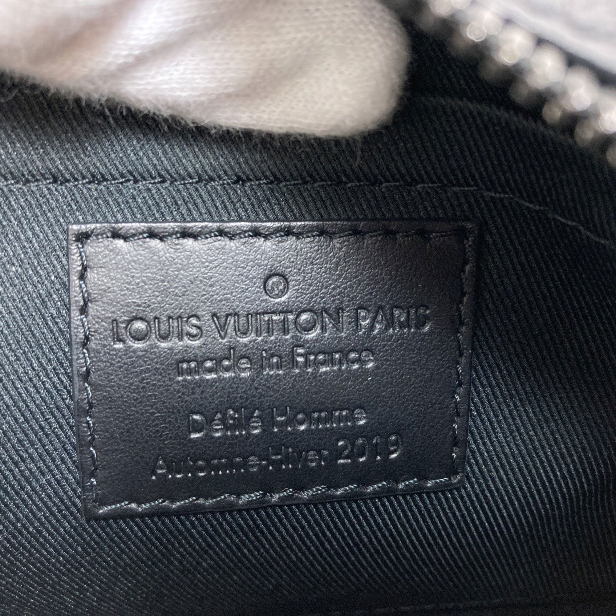 Taiga Leather Shoulder Bag (Pre-Owned) - Louis Vuitton - Modalova