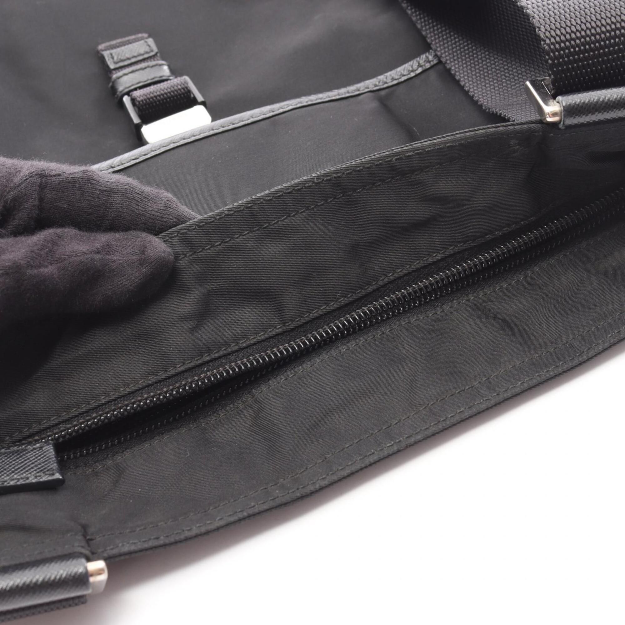 Nylon Saffiano Triangle Handbag Shoulder Bag (Pre-Owned) - Prada - Modalova