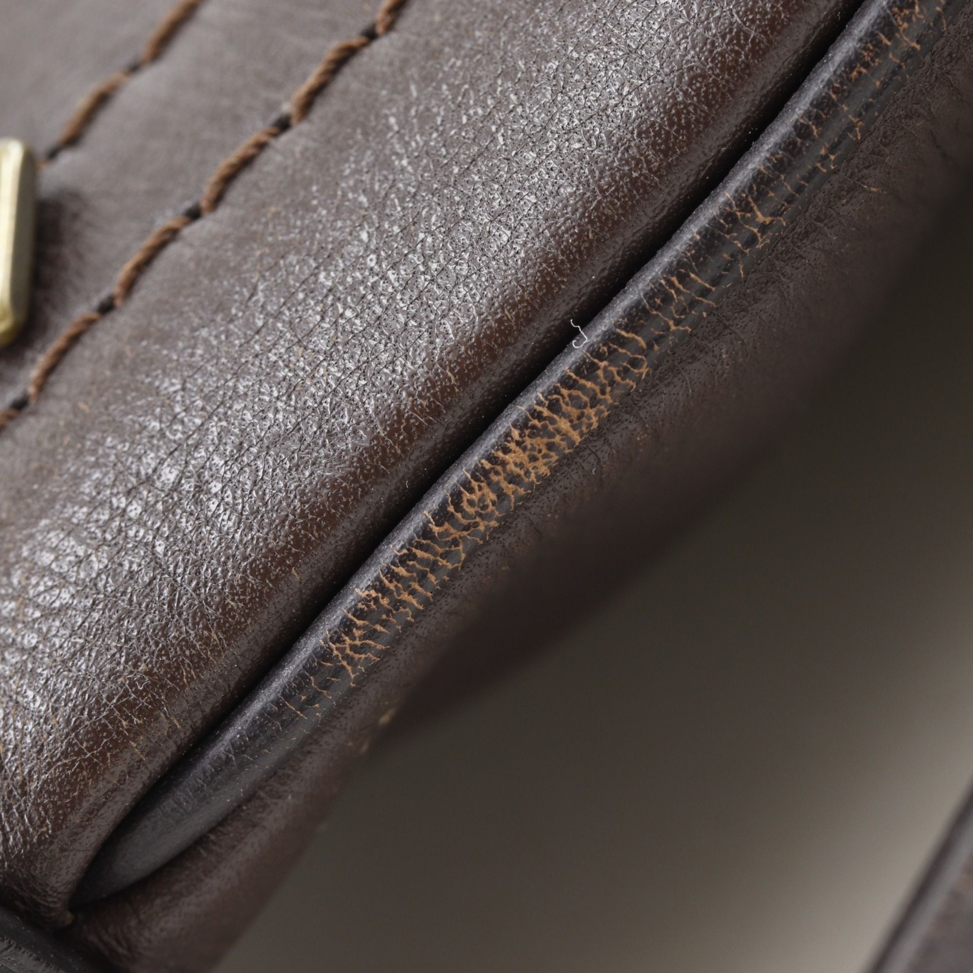 Utah Leather Shoulder Bag (Pre-Owned) - Louis Vuitton - Modalova