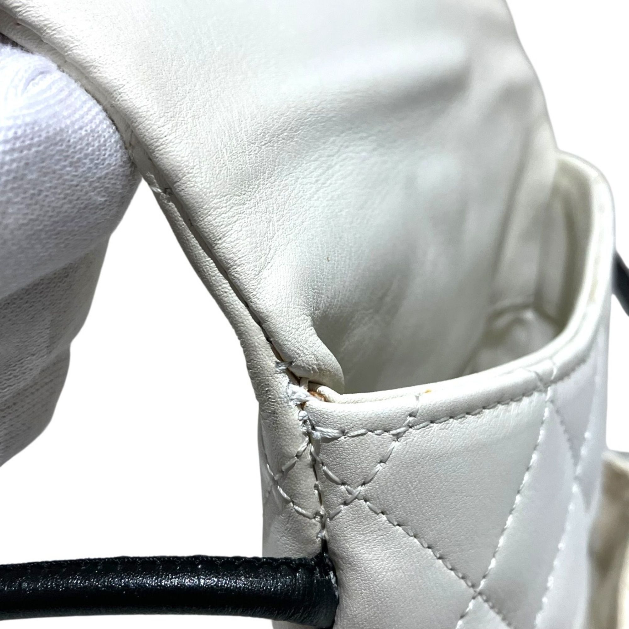 Leather Shoulder Bag (Pre-Owned) - Chanel - Modalova