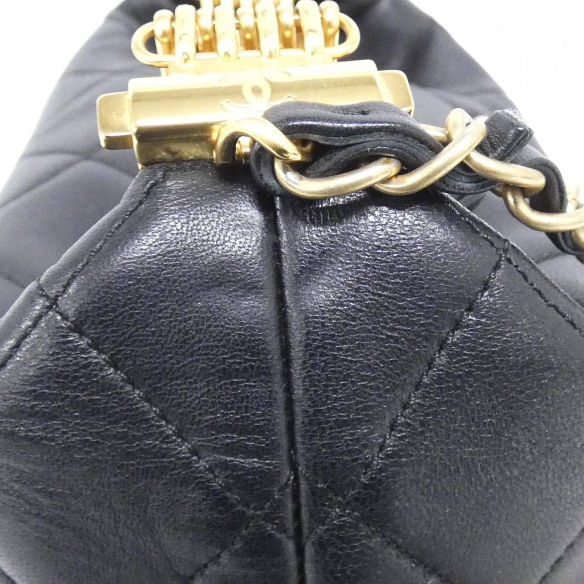 Leather Shoulder Bag (Pre-Owned) - Chanel - Modalova
