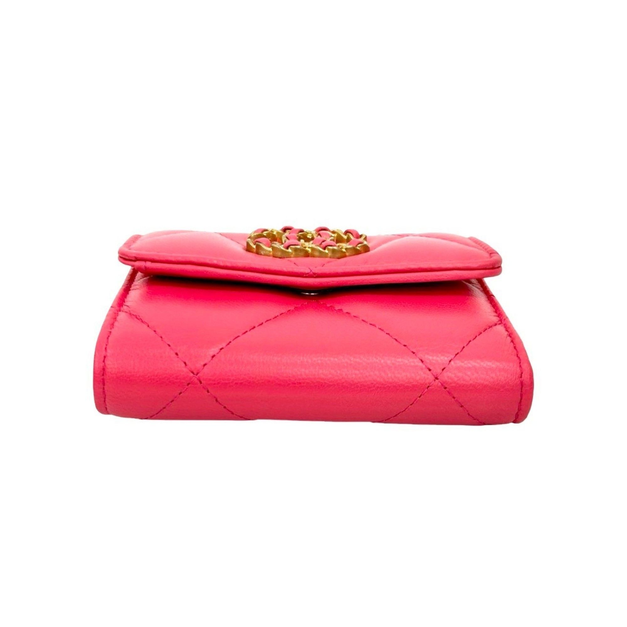 Leather Wallet (Tri-Fold) (Pre-Owned) - Chanel - Modalova
