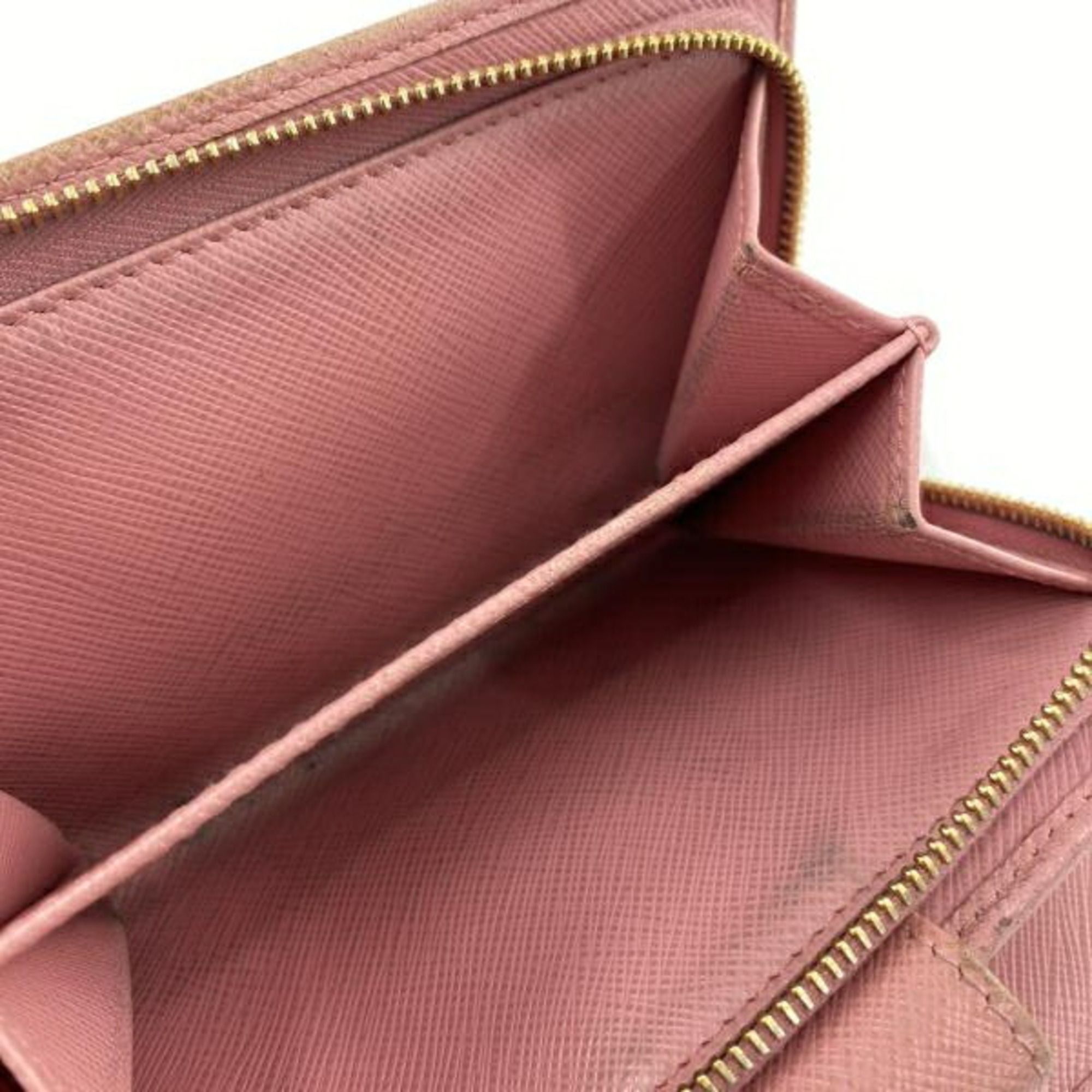 Saffiano Triangle Wallet (Bi-Fold) (Pre-Owned) - Prada - Modalova