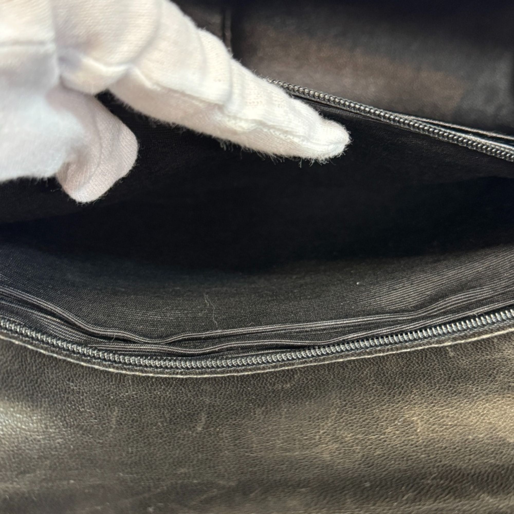 Leather Shoulder Bag (Pre-Owned) - Chanel - Modalova