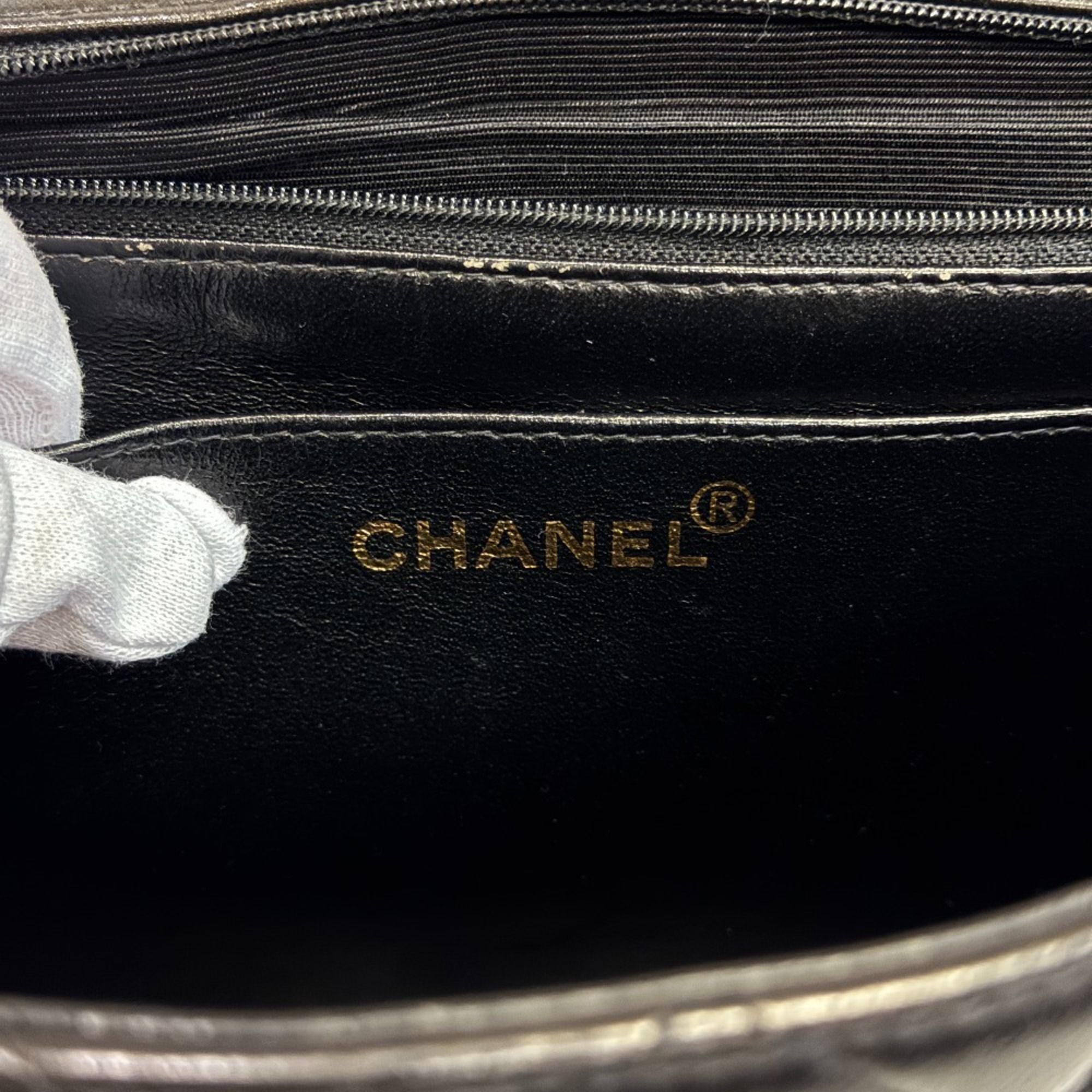Leather Shoulder Bag (Pre-Owned) - Chanel - Modalova