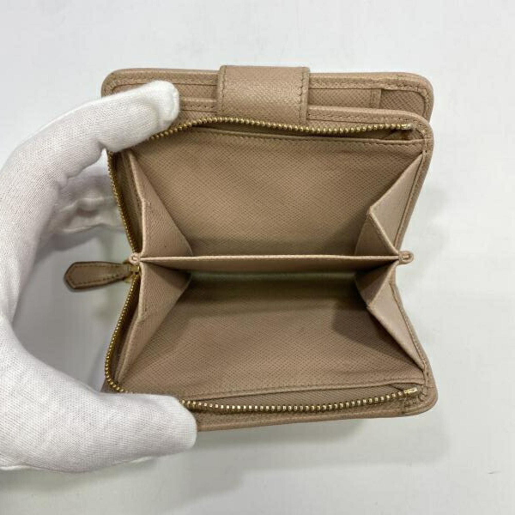 Saffiano Wallet (Bi-Fold) (Pre-Owned) - Prada - Modalova