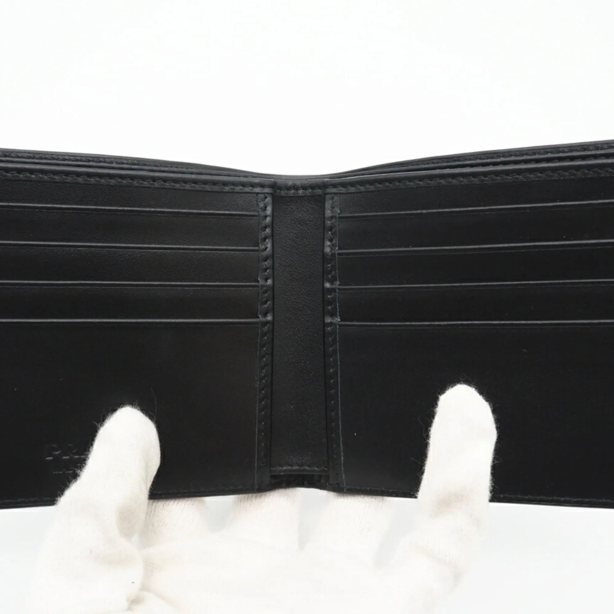 Patent Leather Wallet (Bi-Fold) (Pre-Owned) - Prada - Modalova