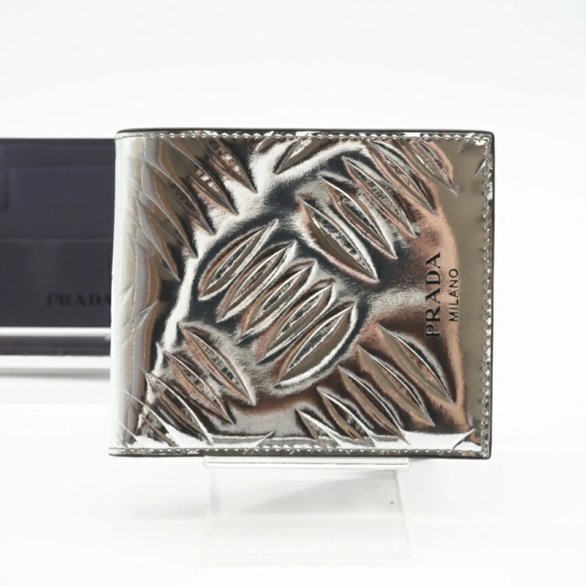 Patent Leather Wallet (Bi-Fold) (Pre-Owned) - Prada - Modalova