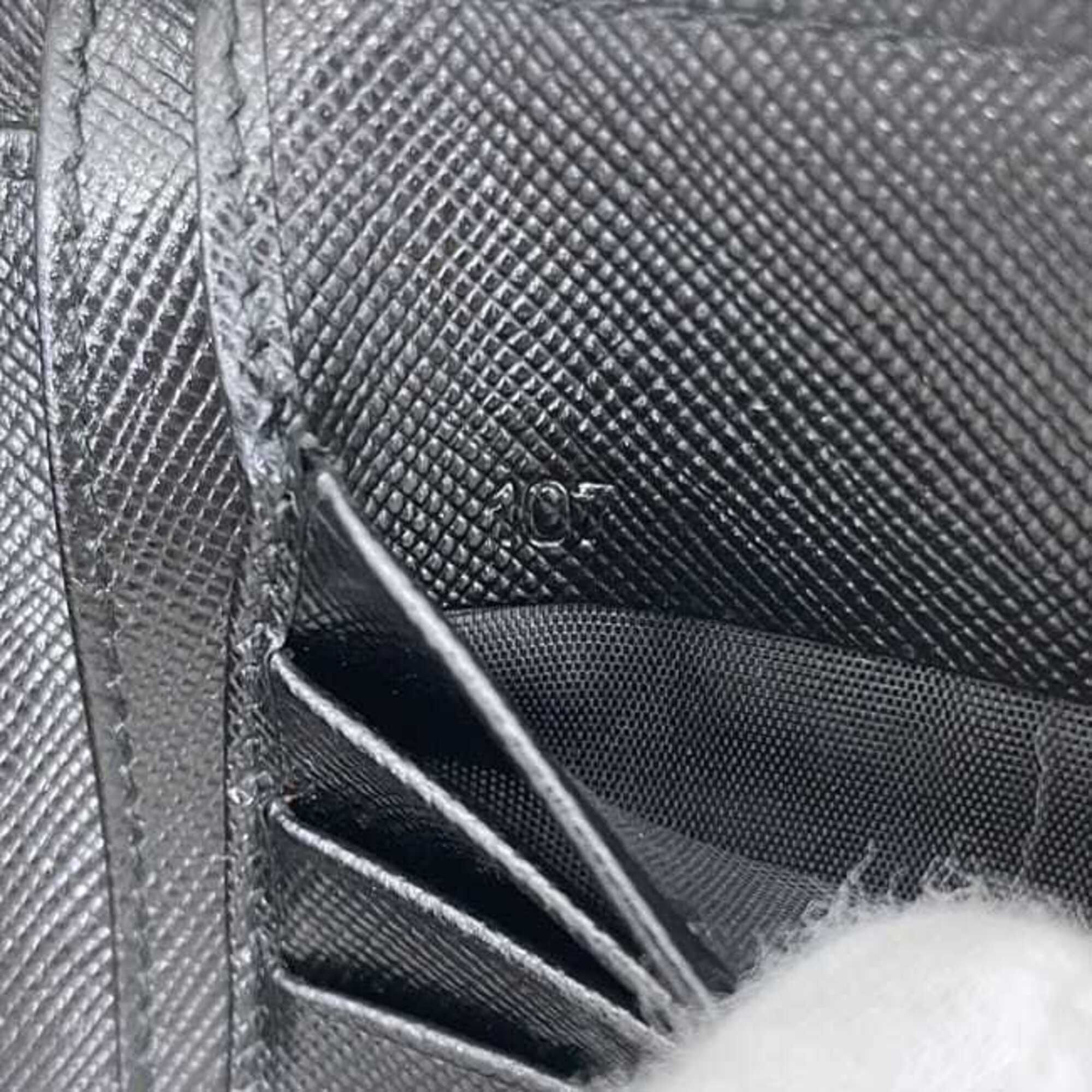 Saffiano Triangle Long Wallet (Bi-Fold) (Pre-Owned) - Prada - Modalova