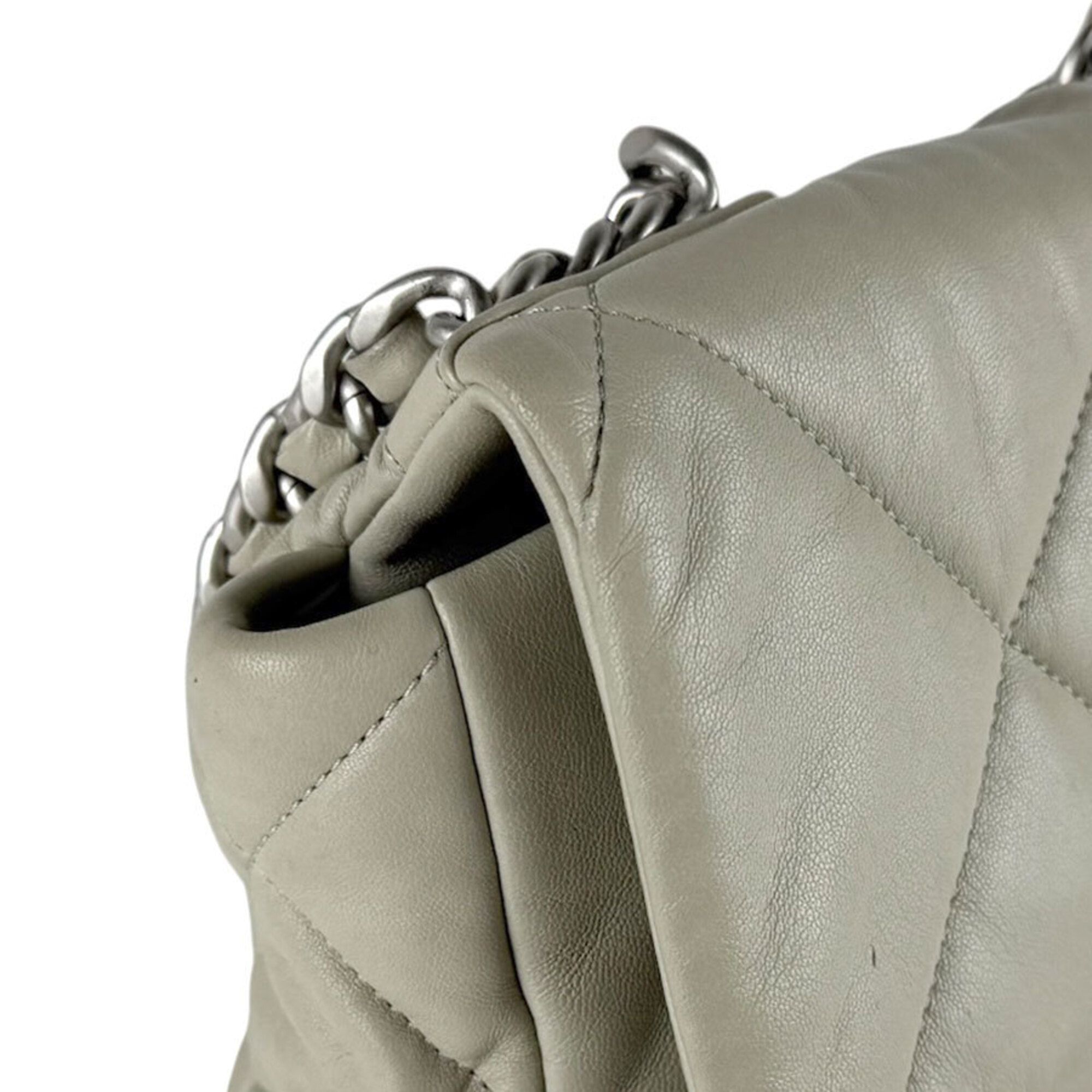 Leather Shoulder Bag (Pre-Owned) - Chanel - Modalova