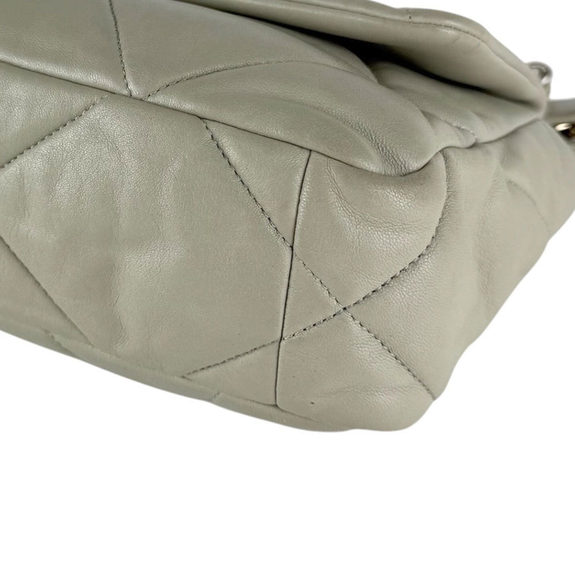 Leather Shoulder Bag (Pre-Owned) - Chanel - Modalova