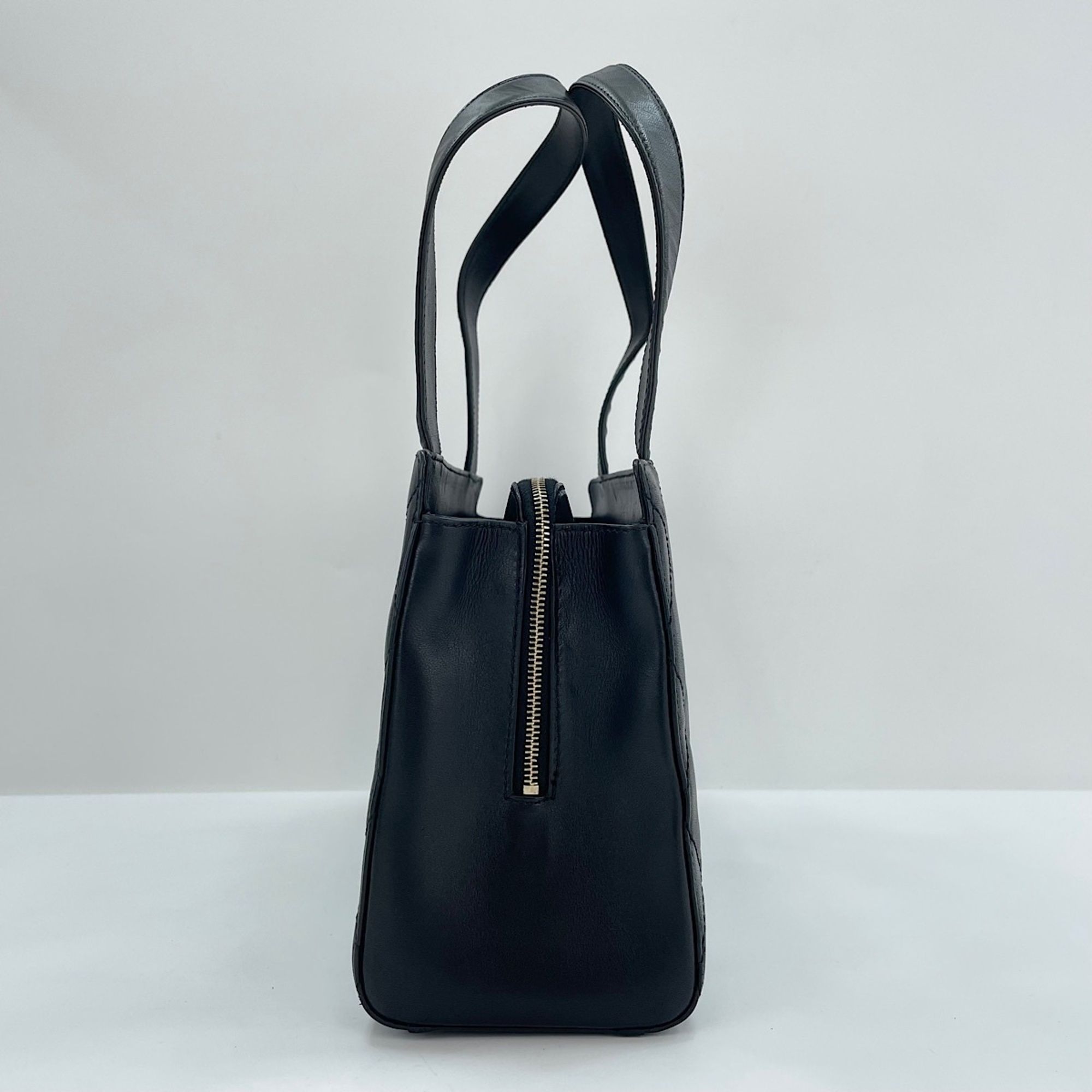 Chanel Black Handbag (Pre-Owned) - Chanel - Modalova