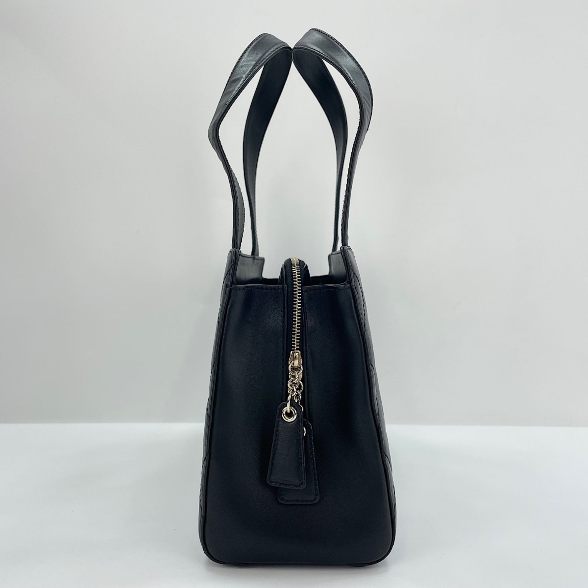 Chanel Black Handbag (Pre-Owned) - Chanel - Modalova