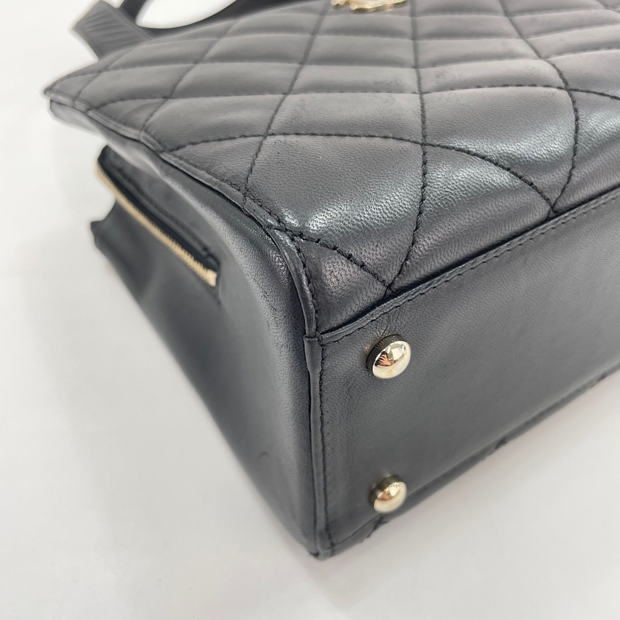 Chanel Black Handbag (Pre-Owned) - Chanel - Modalova