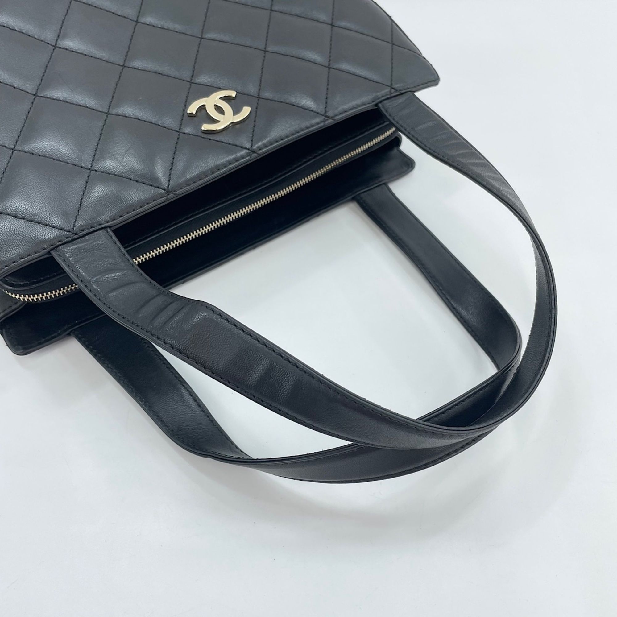 Chanel Black Handbag (Pre-Owned) - Chanel - Modalova