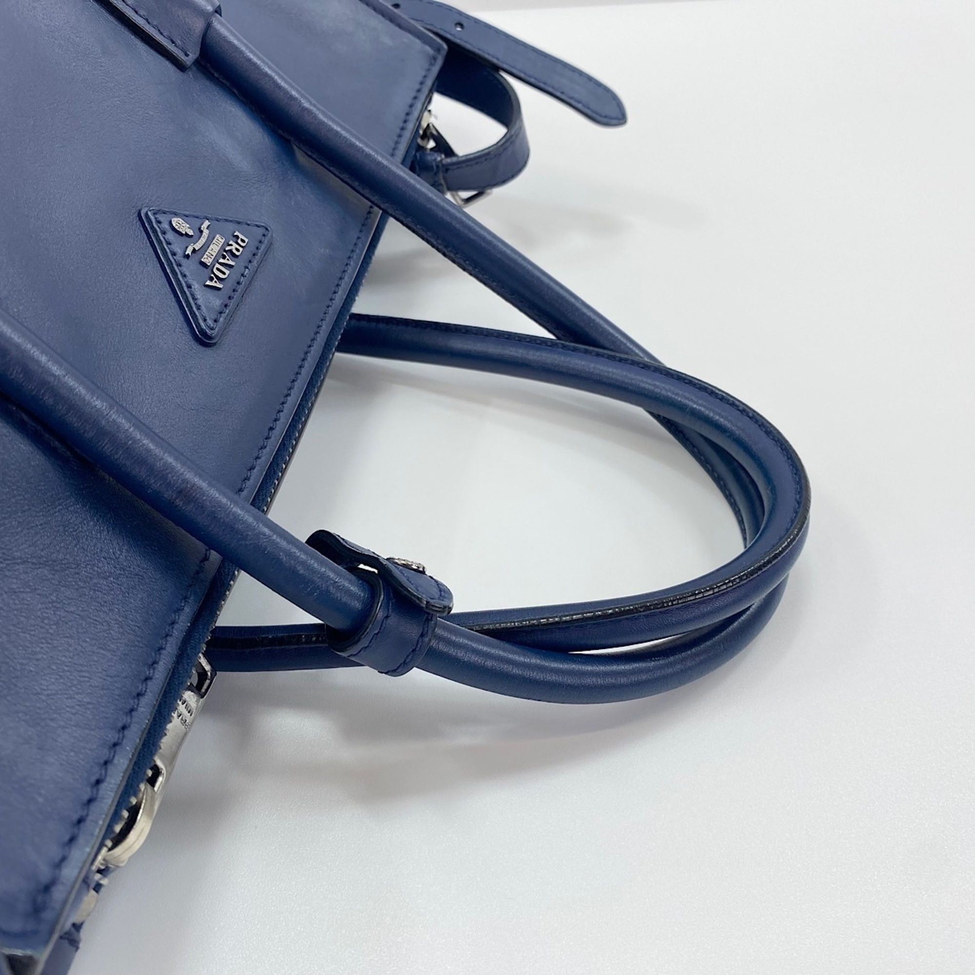Prada Blue Handbag (Pre-Owned) - Prada - Modalova