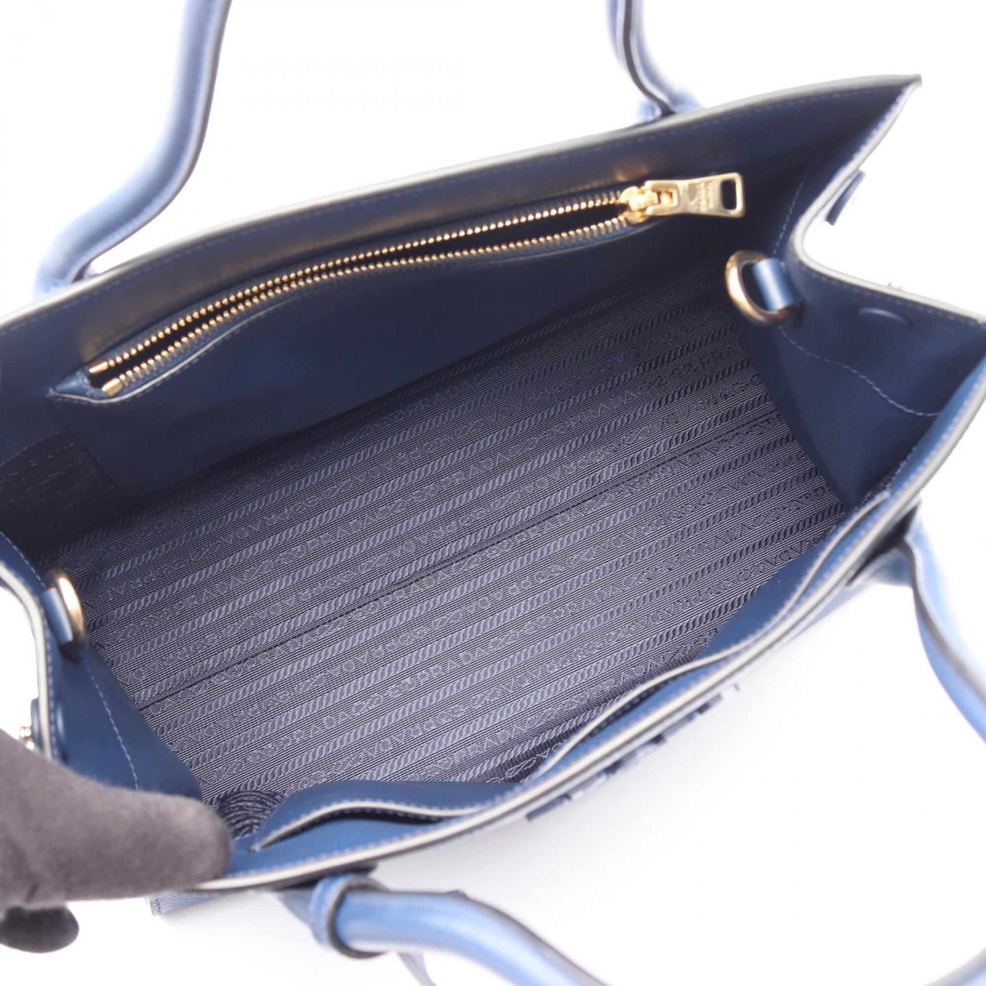 Saffiano Triangle Handbag Pouch (Pre-Owned) - Prada - Modalova
