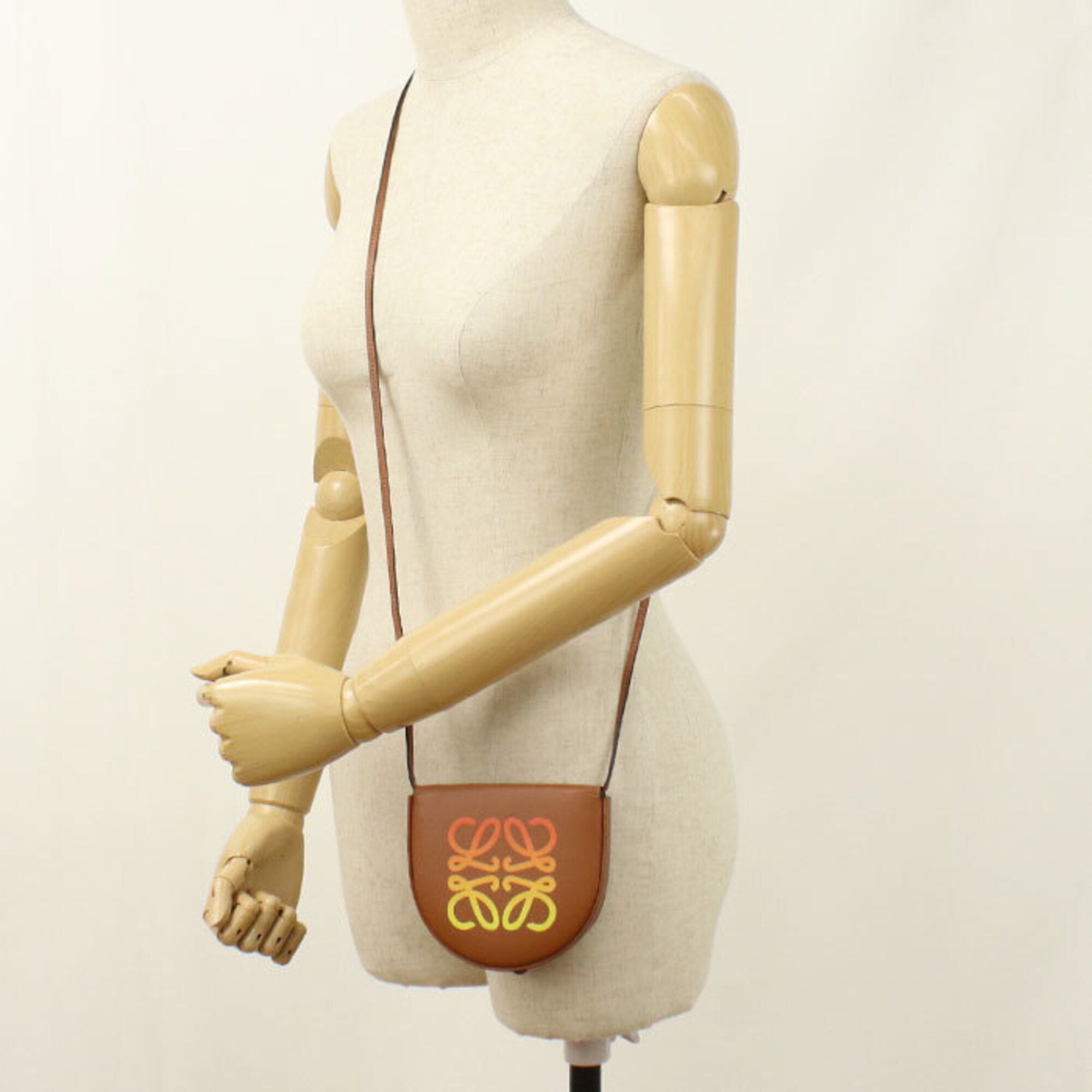 Leather Shoulder Bag (Pre-Owned) - Loewe - Modalova