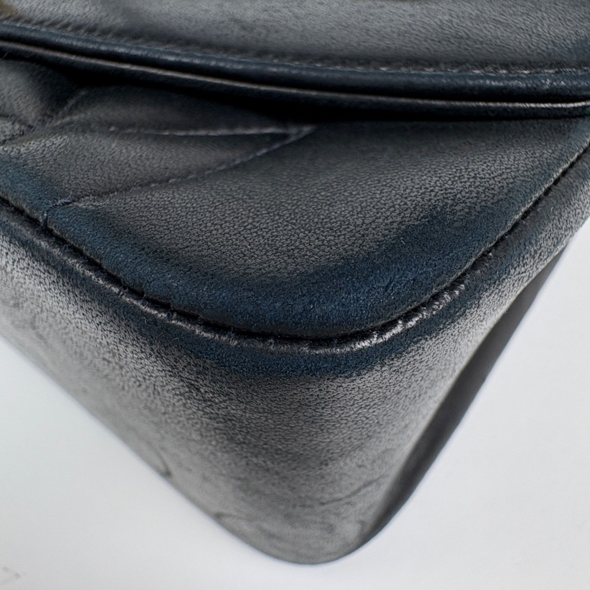 Leather Shoulder Bag (Pre-Owned) - Chanel - Modalova