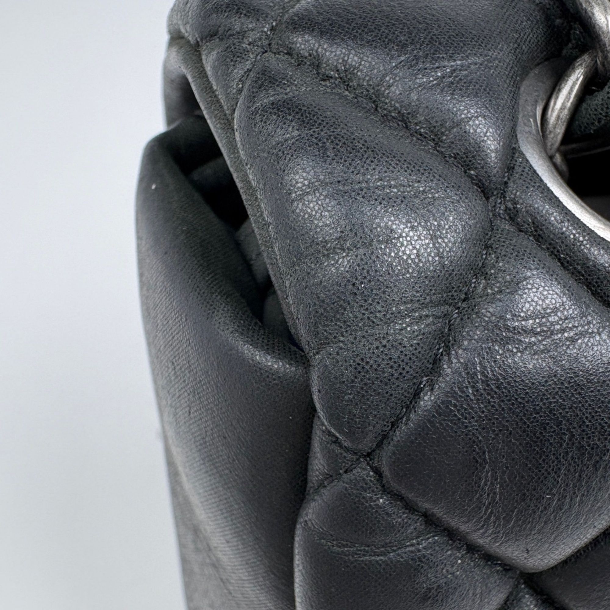 Leather Shoulder Bag (Pre-Owned) - Chanel - Modalova